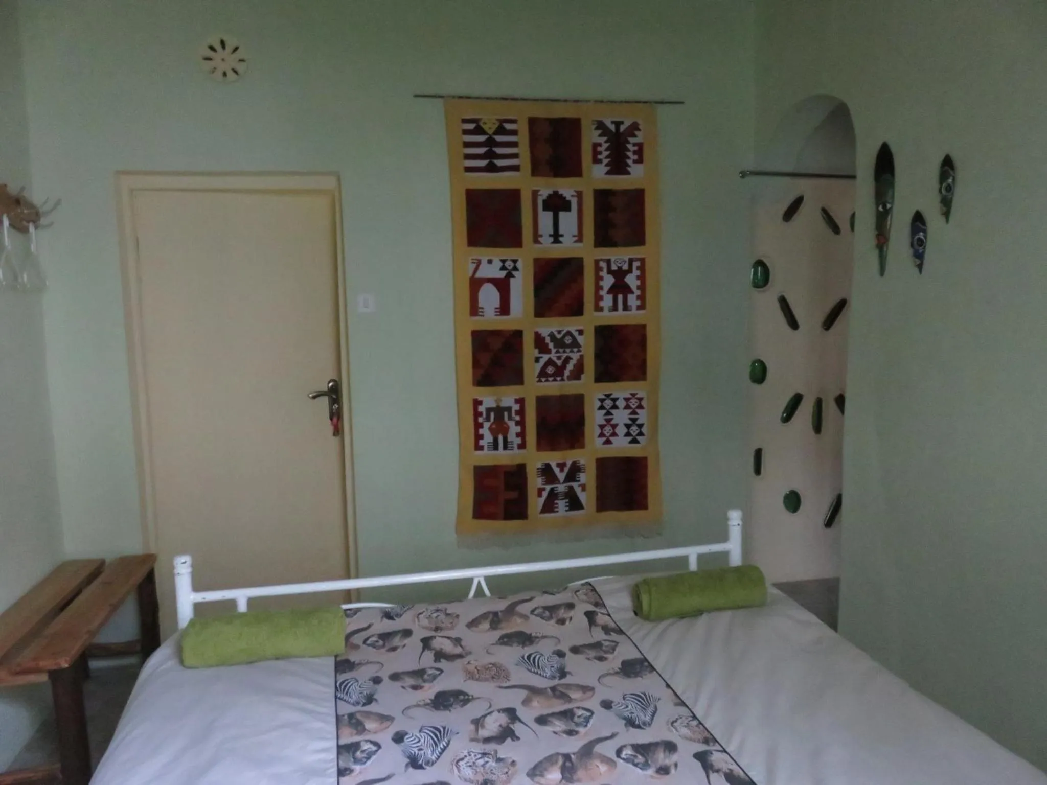 Bed in Aloepark Art Hotel