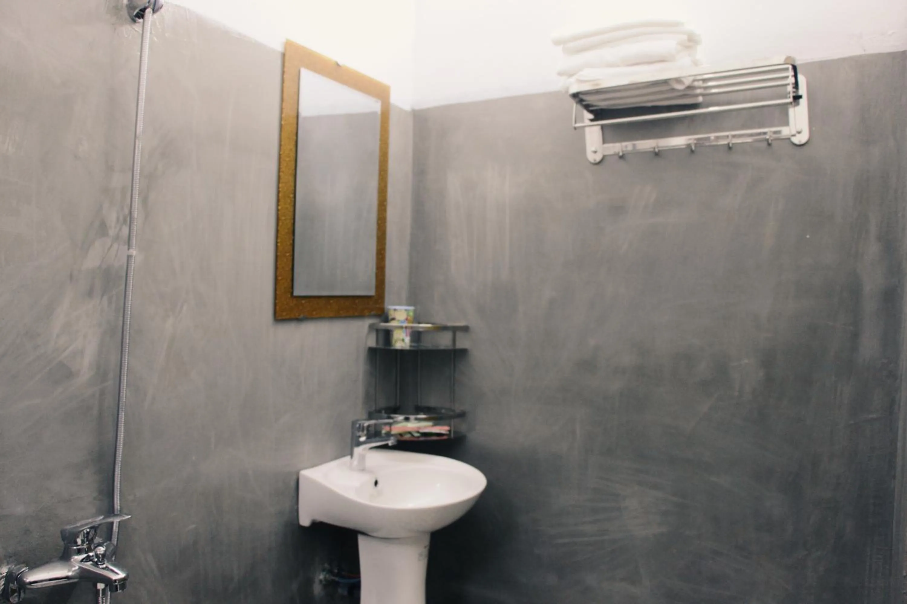 Shower in Loren Homestay