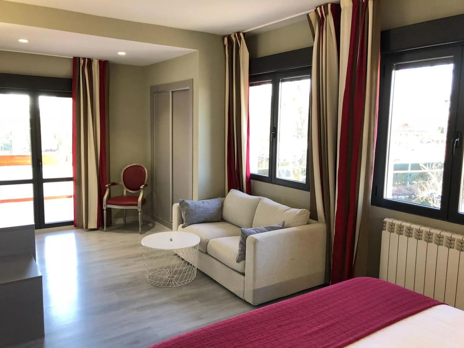 Photo of the whole room in Hotel Valjunco