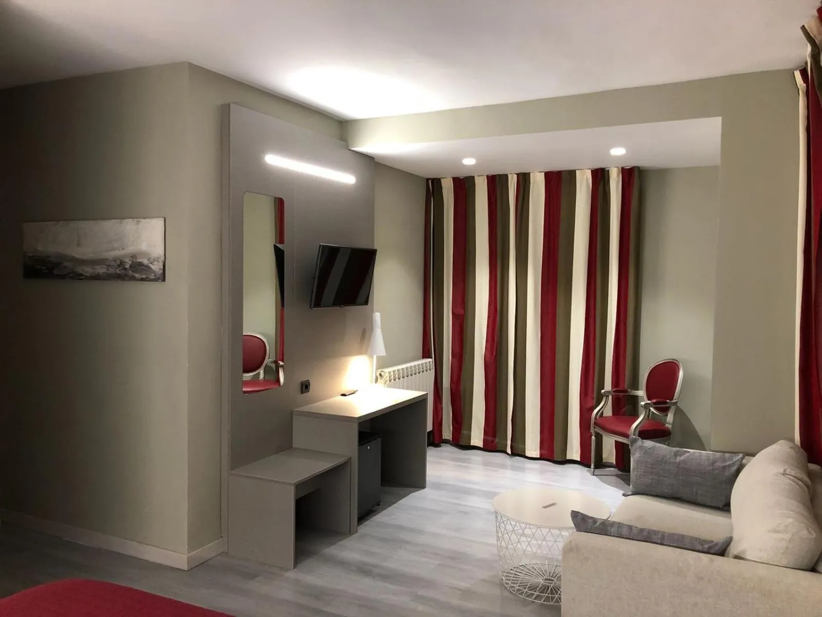 Photo of the whole room in Hotel Valjunco