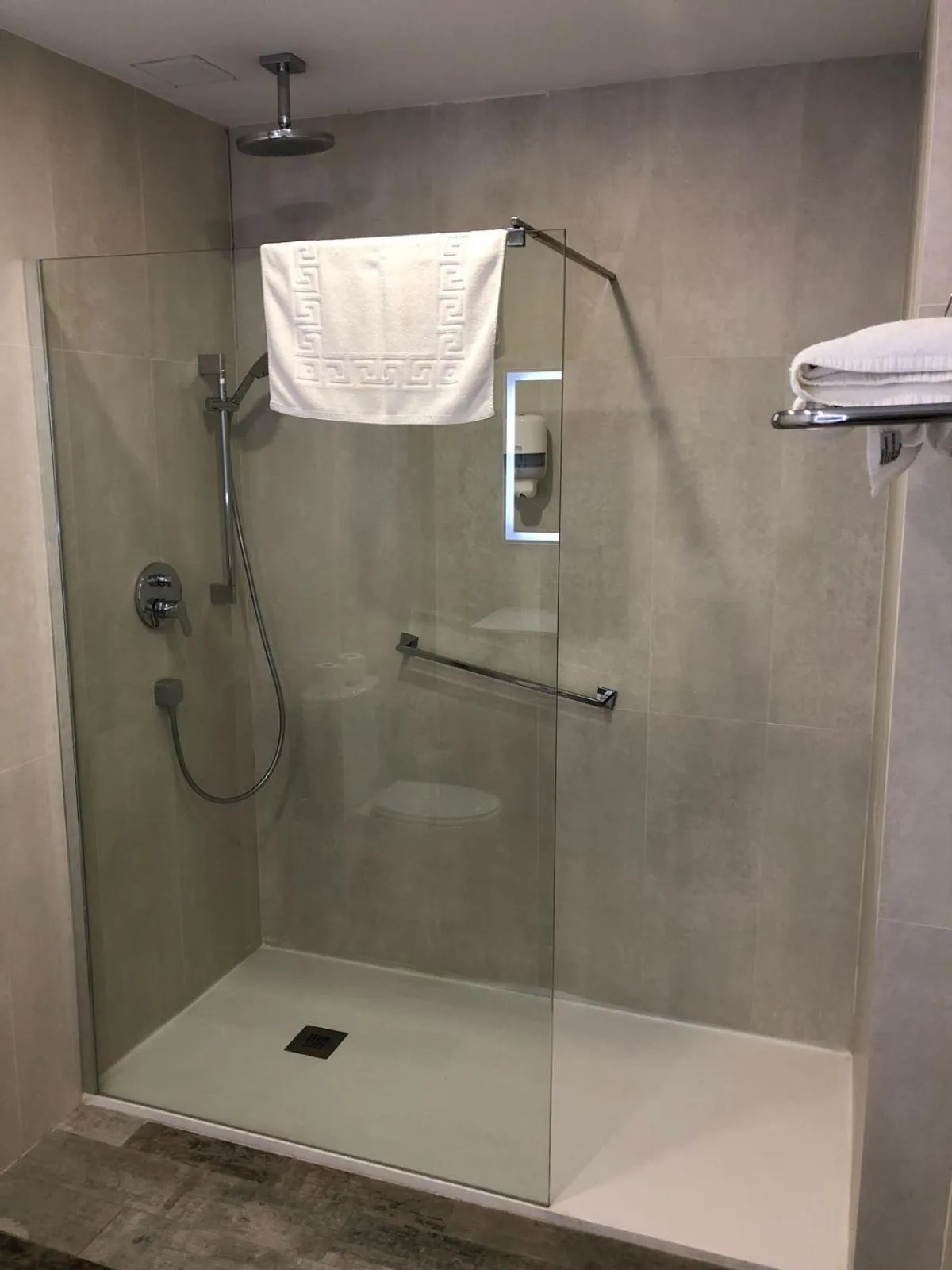 Bathroom in Hotel Valjunco