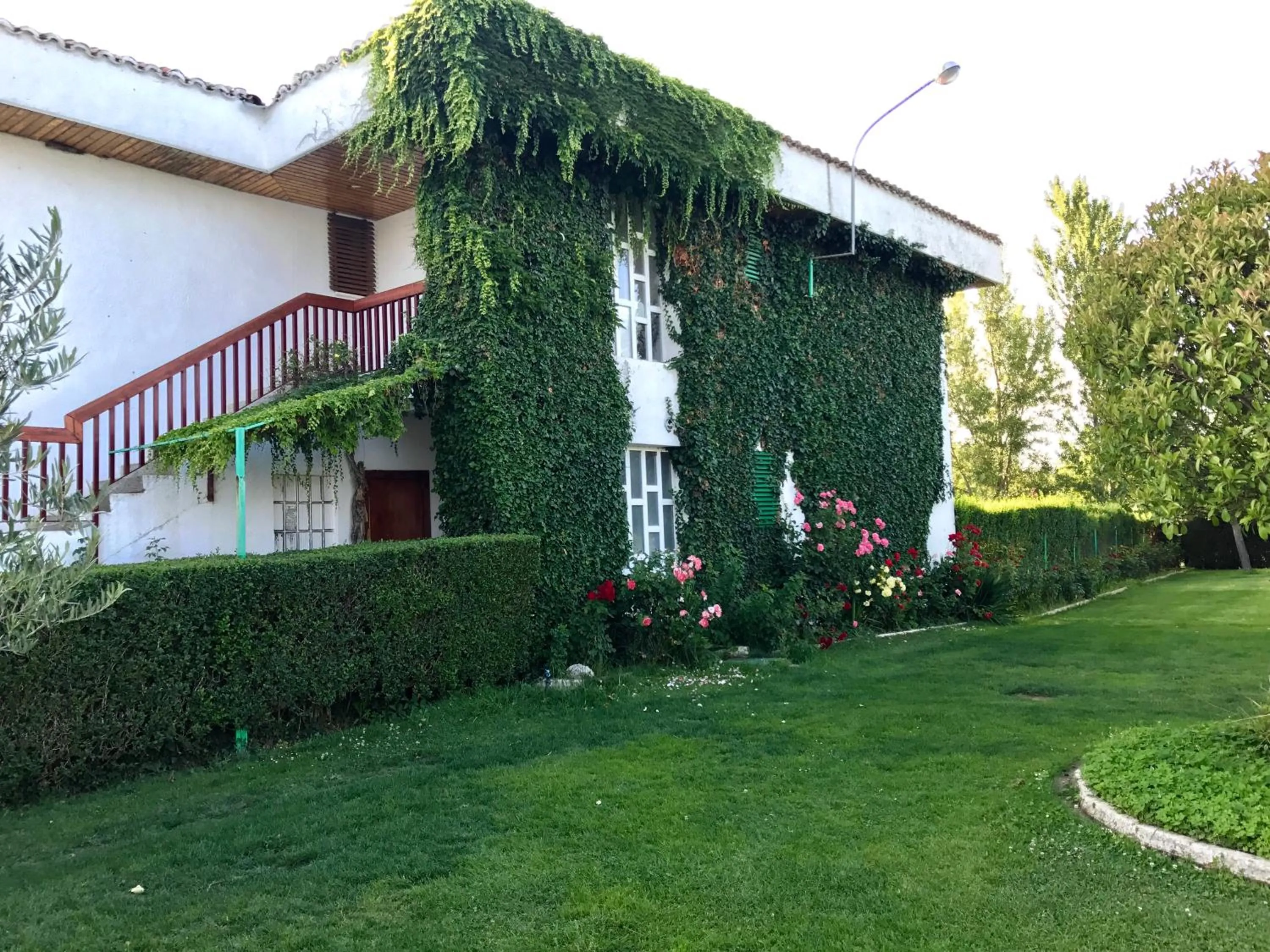 Facade/entrance in Hotel Valjunco