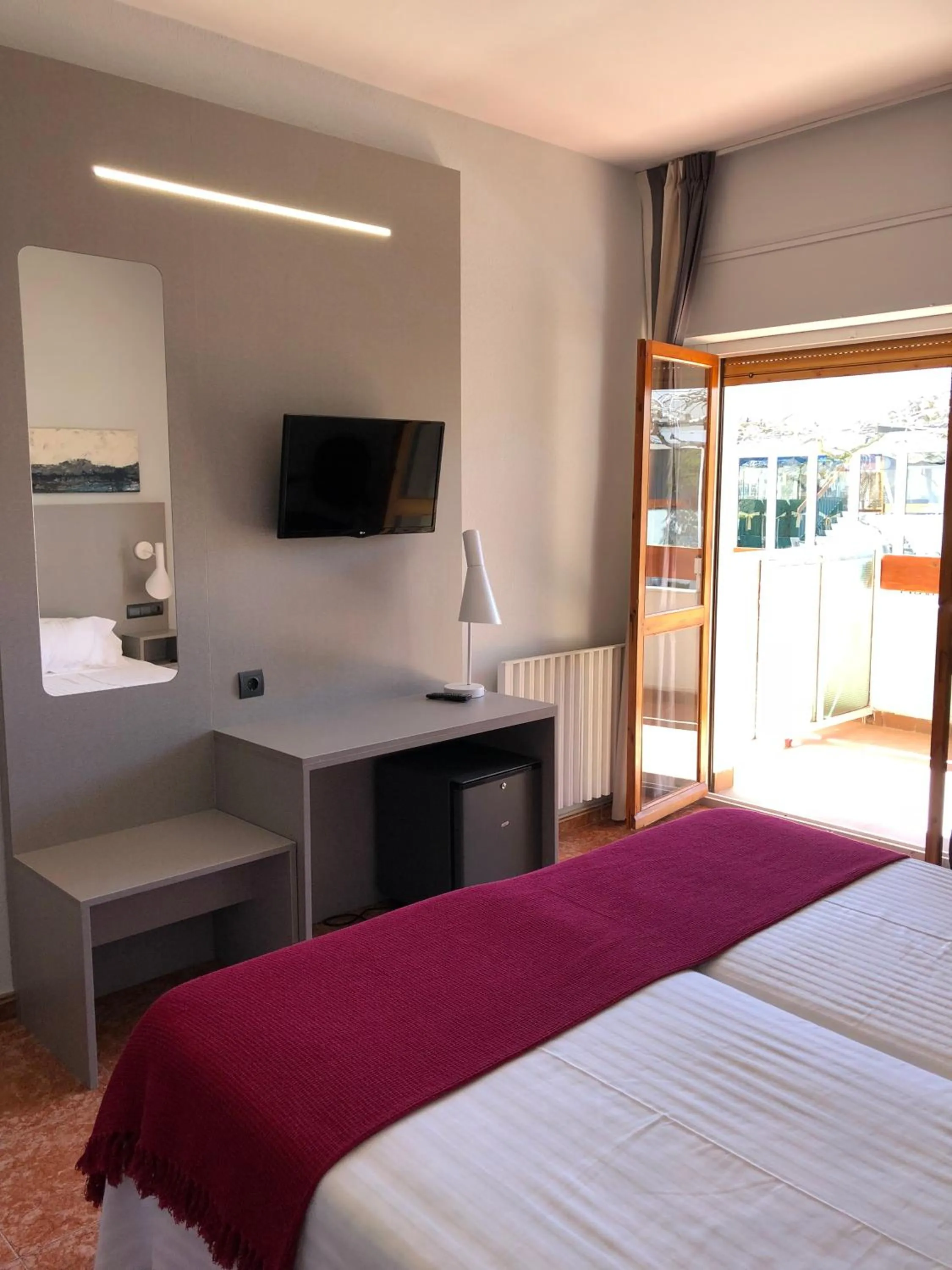 Photo of the whole room, Bed in Hotel Valjunco