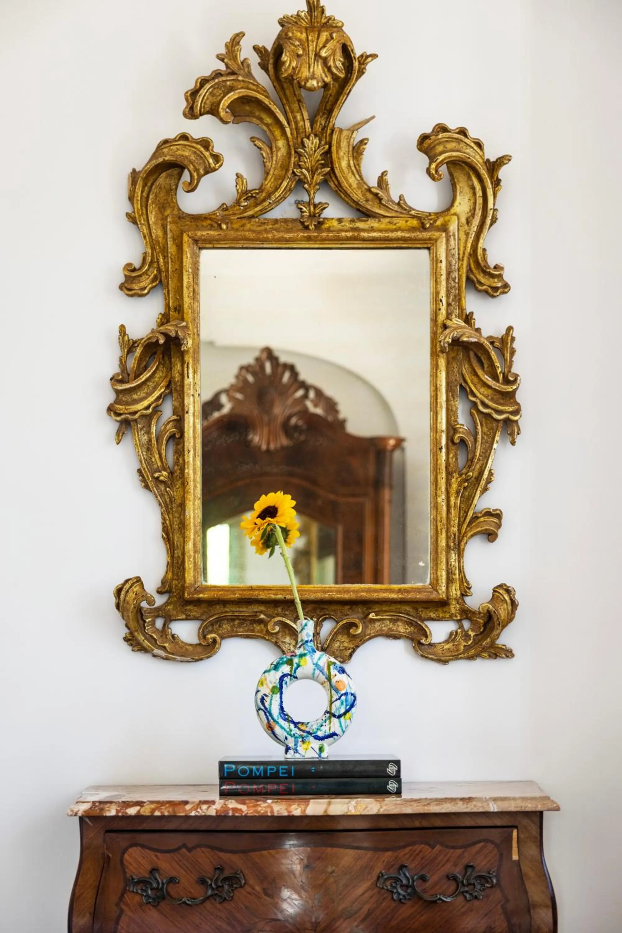 Decorative detail in Villa De Cillis Carafa