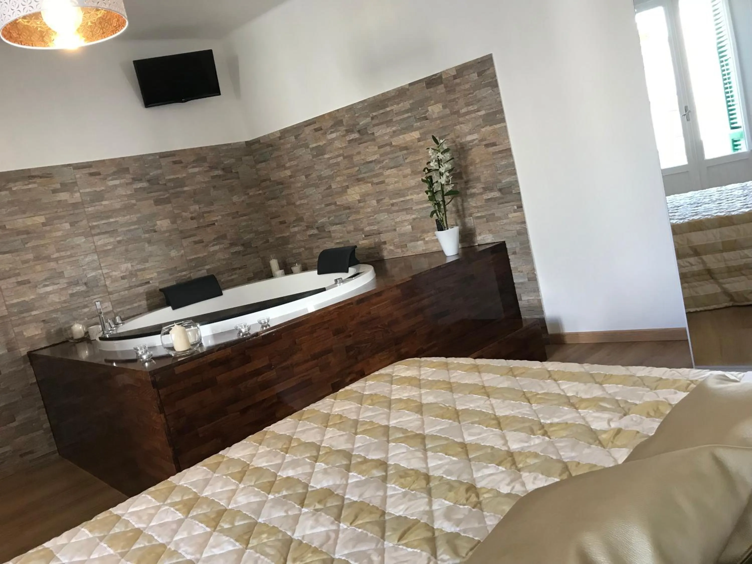 Bed in Suite & Relax