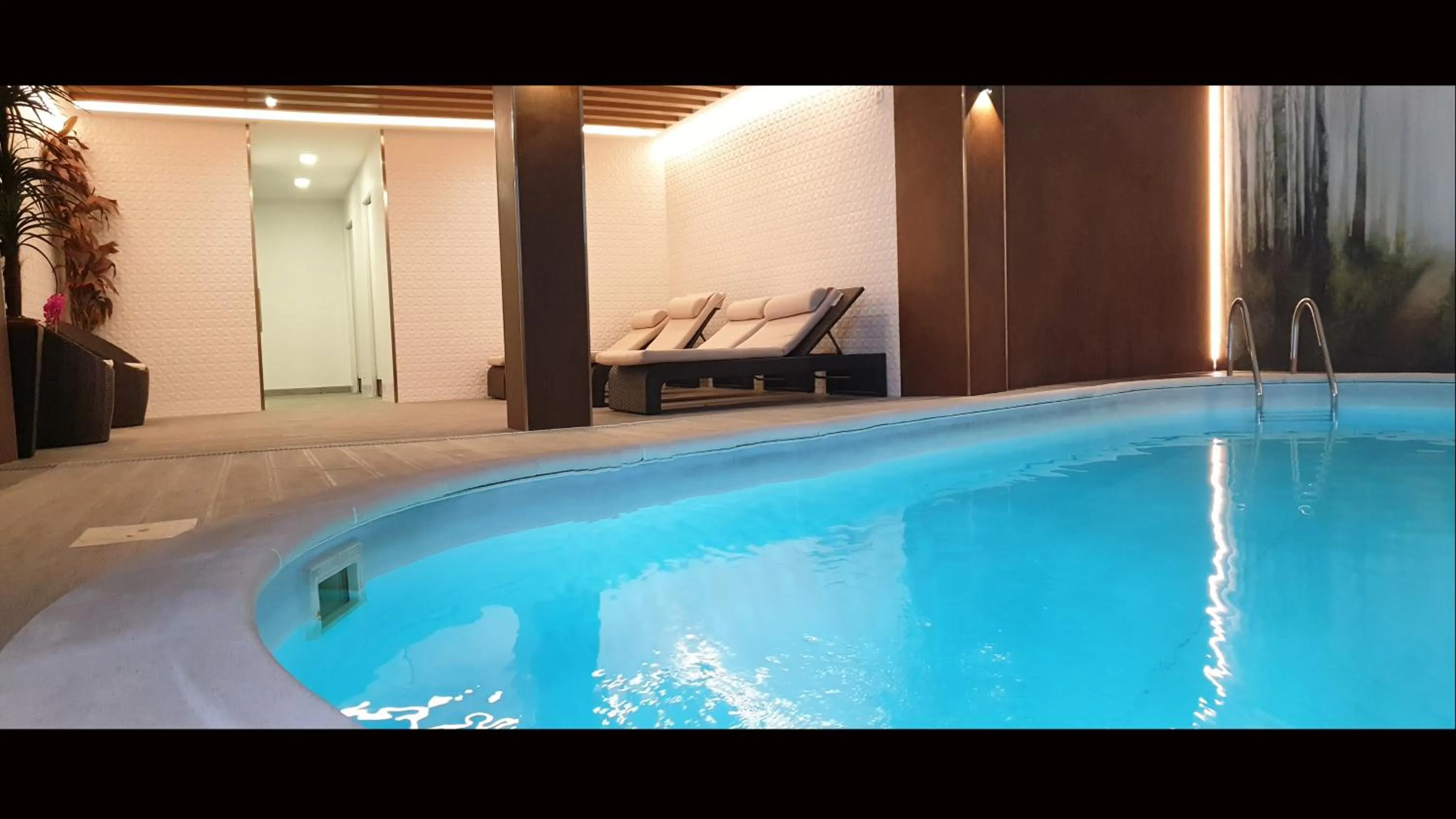 Swimming pool in Hotel Eden
