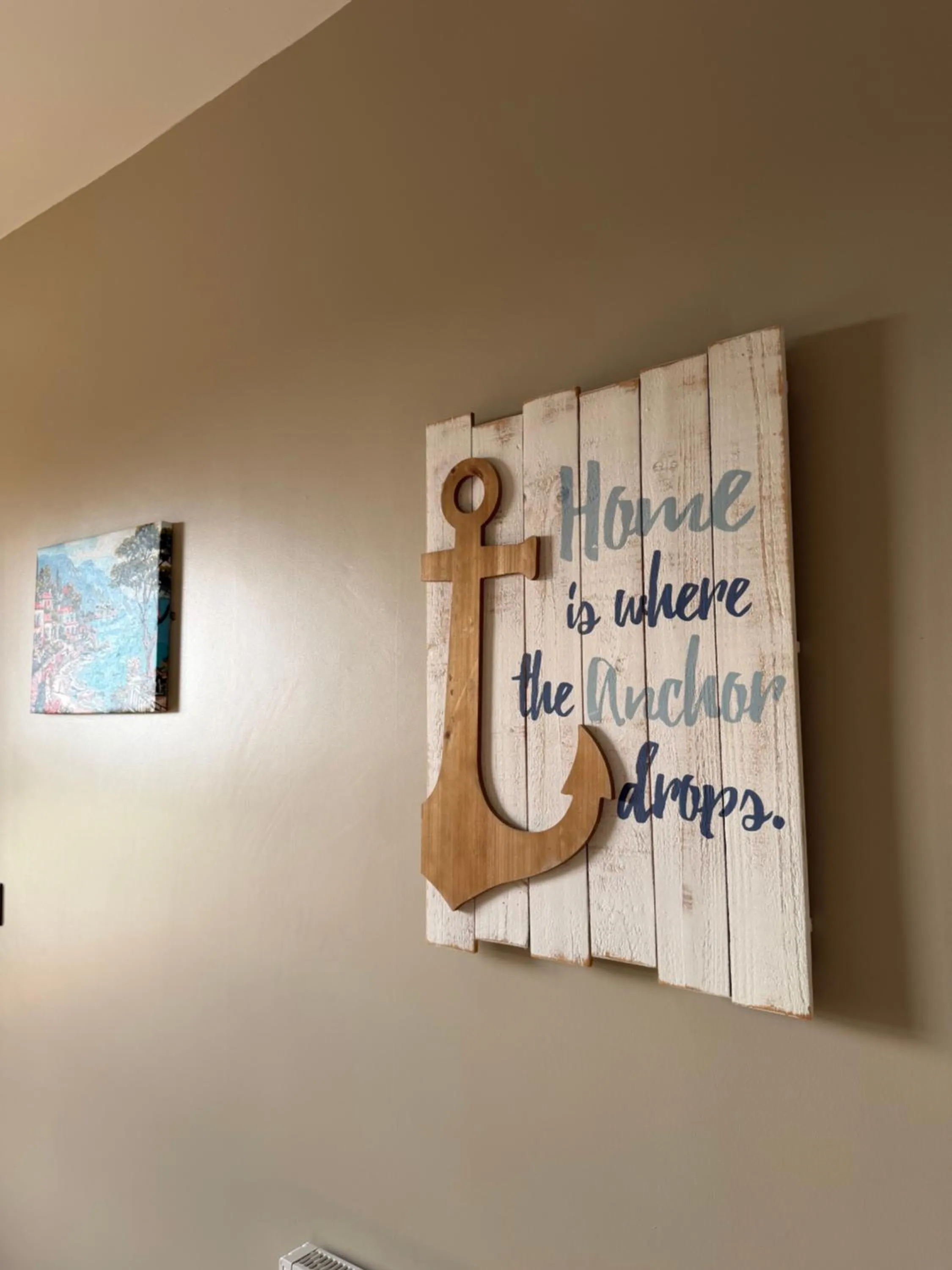 Property building in Crown & Anchor Inn