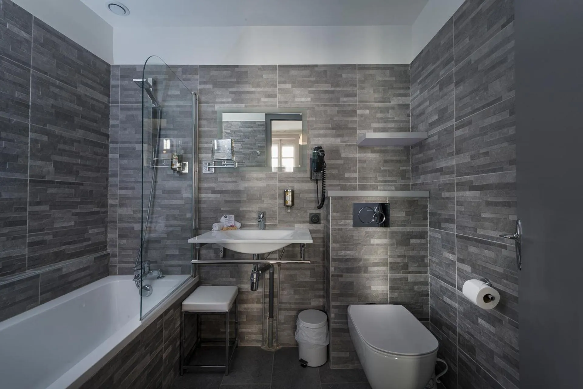 Shower in Hotel de Paris