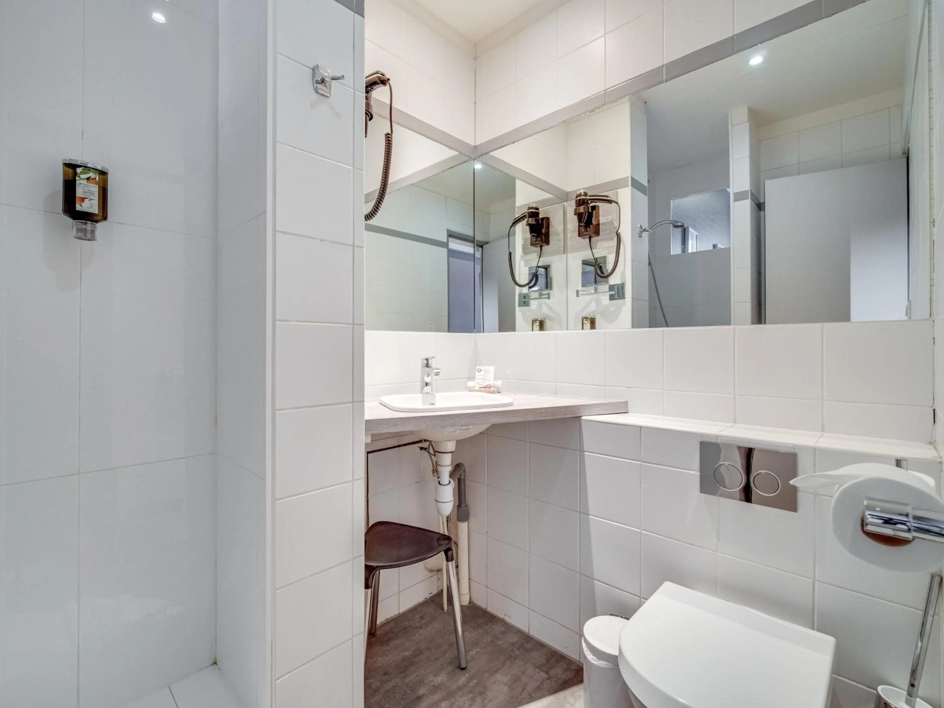 Shower in Hotel de Paris