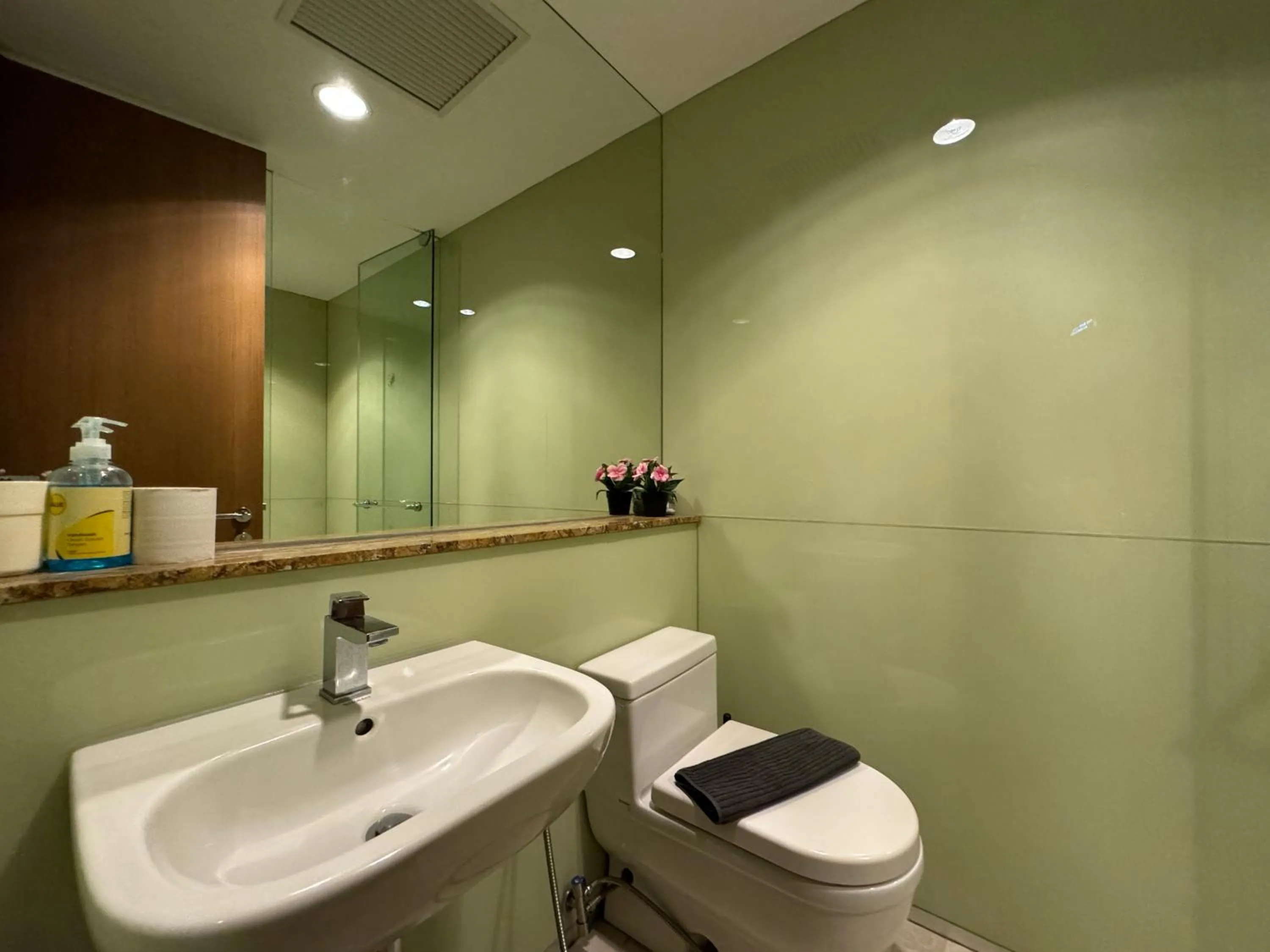 Toilet in Soho Suites KLCC by Alucard's Cat