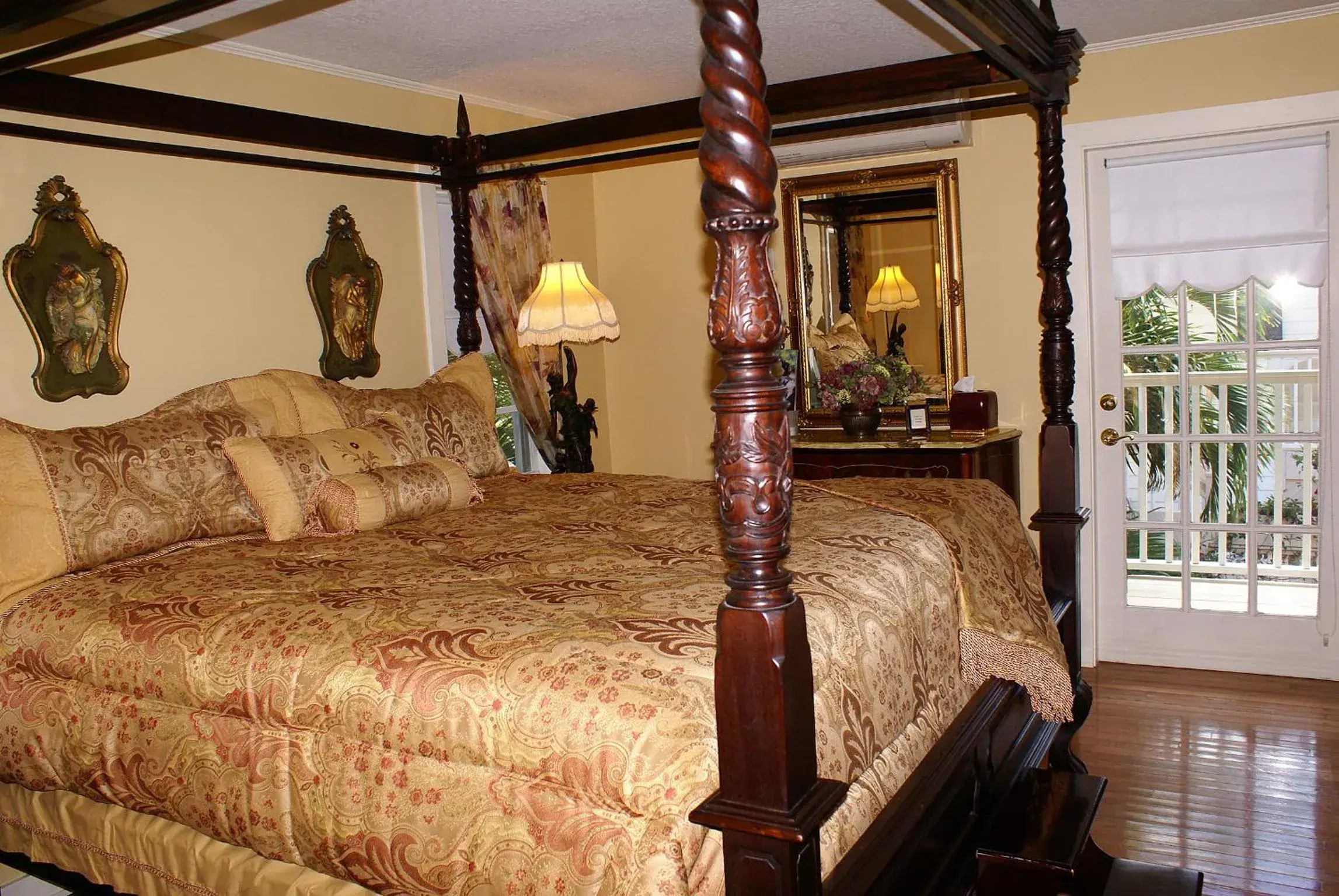 Photo of the whole room, Bed in Sabal Palm House Bed and Breakfast Photo of the whole room, Bed in Sabal Palm House Bed and Breakfast