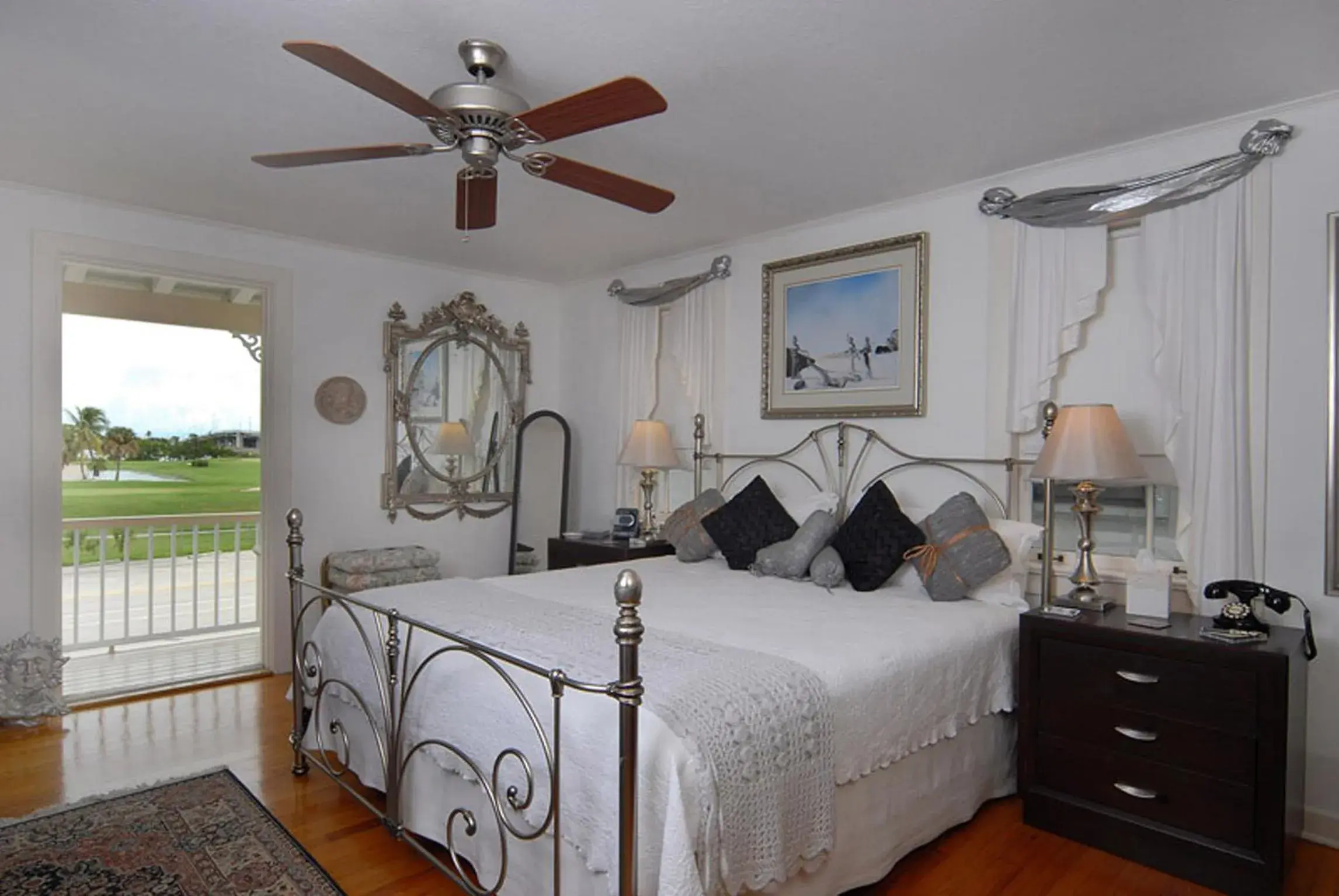 View (from property/room), Bed in Sabal Palm House Bed and Breakfast View (from property/room), Bed in Sabal Palm House Bed and Breakfast