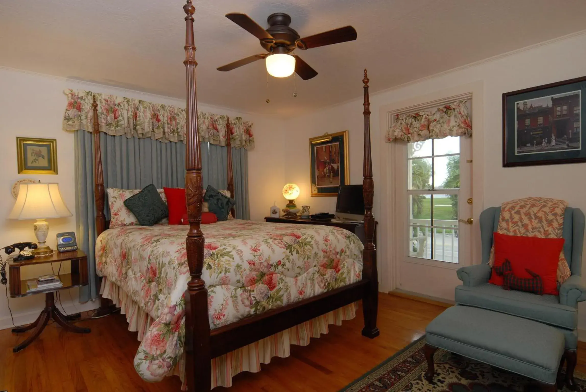 Photo of the whole room, Bed in Sabal Palm House Bed and Breakfast Photo of the whole room, Bed in Sabal Palm House Bed and Breakfast