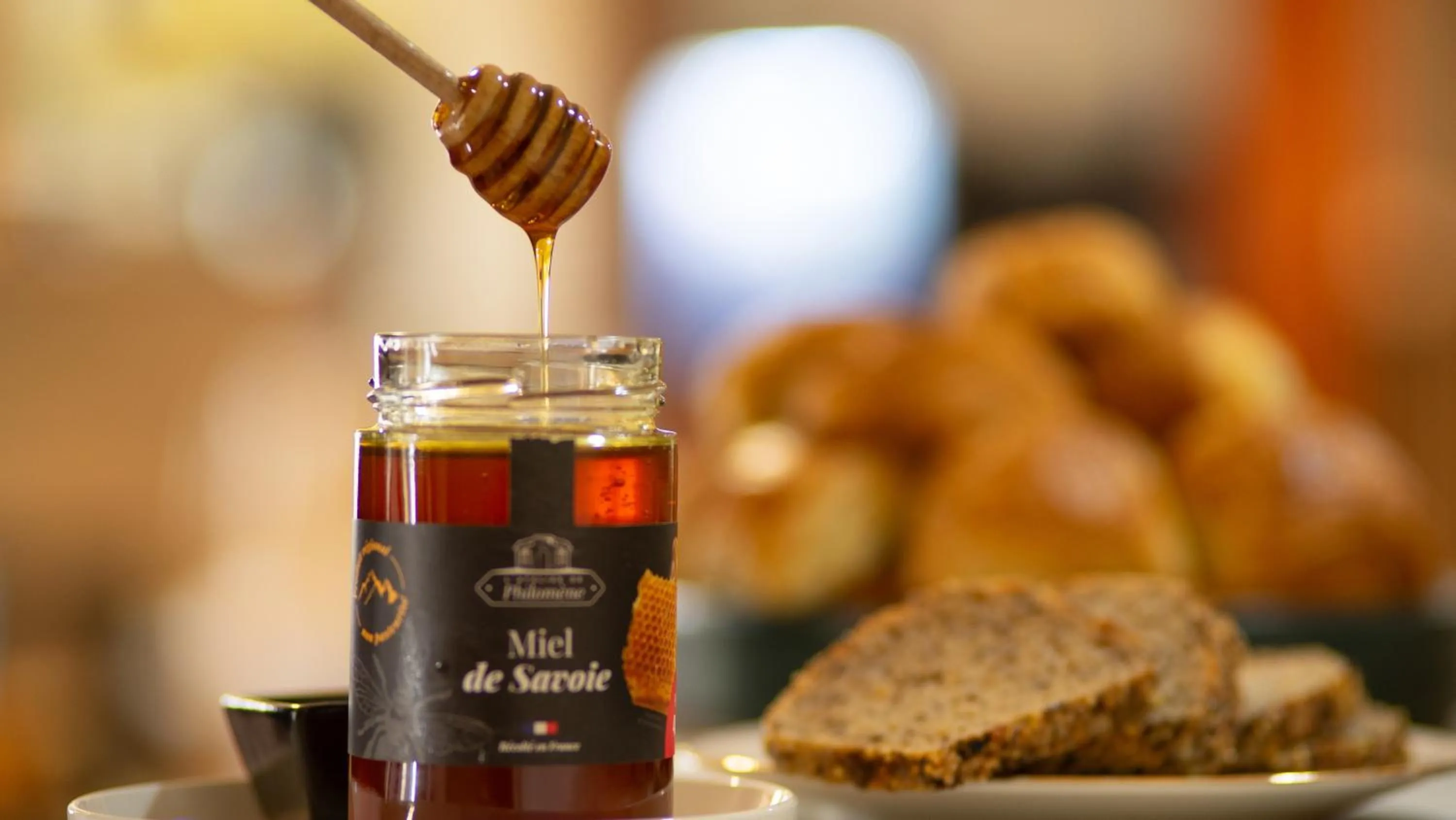 Continental breakfast in Hôtel Nell - Axelle - Maison Tassoni
