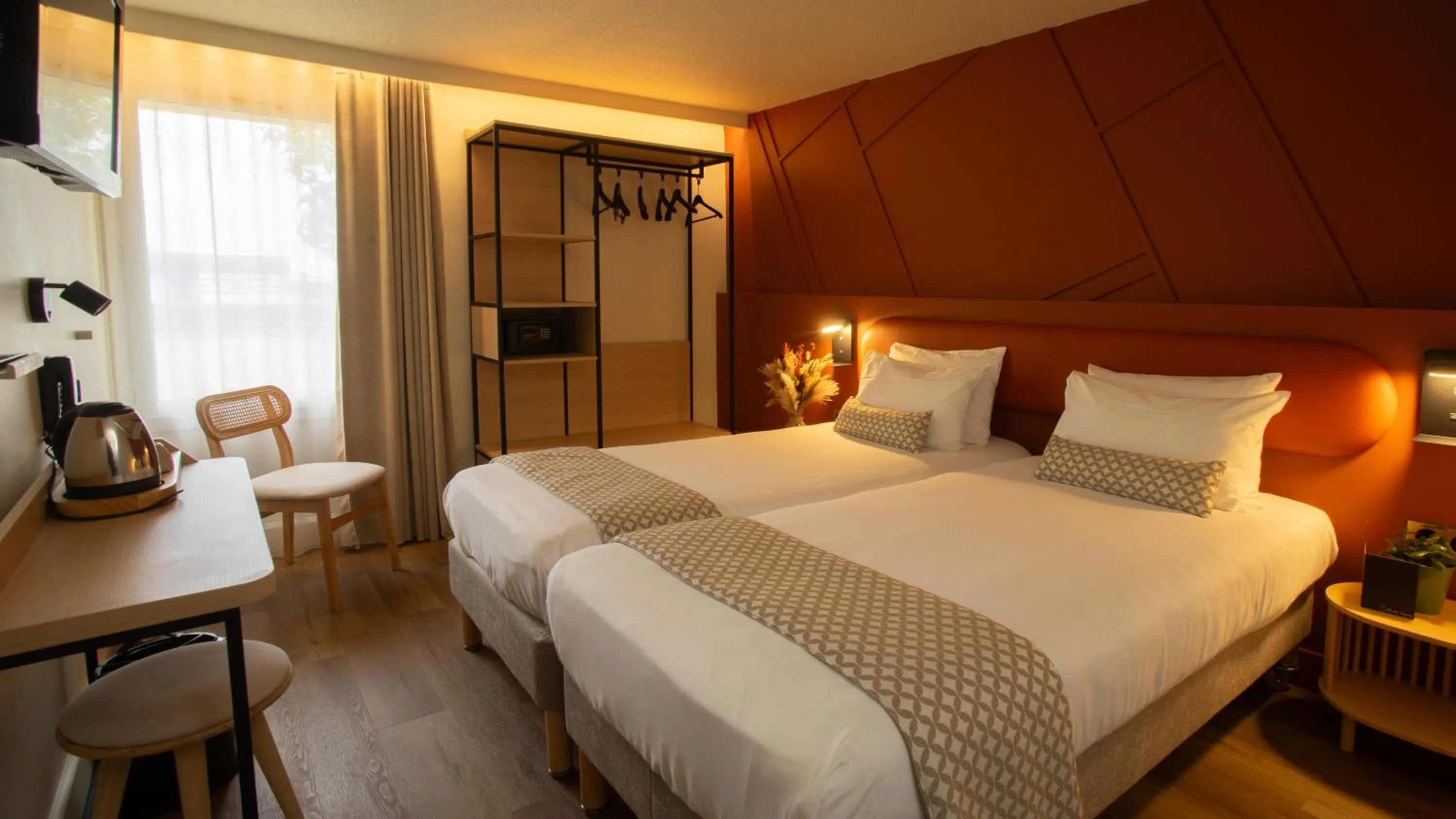 Bedroom, Bed in Hôtel Nell - Axelle - Maison Tassoni