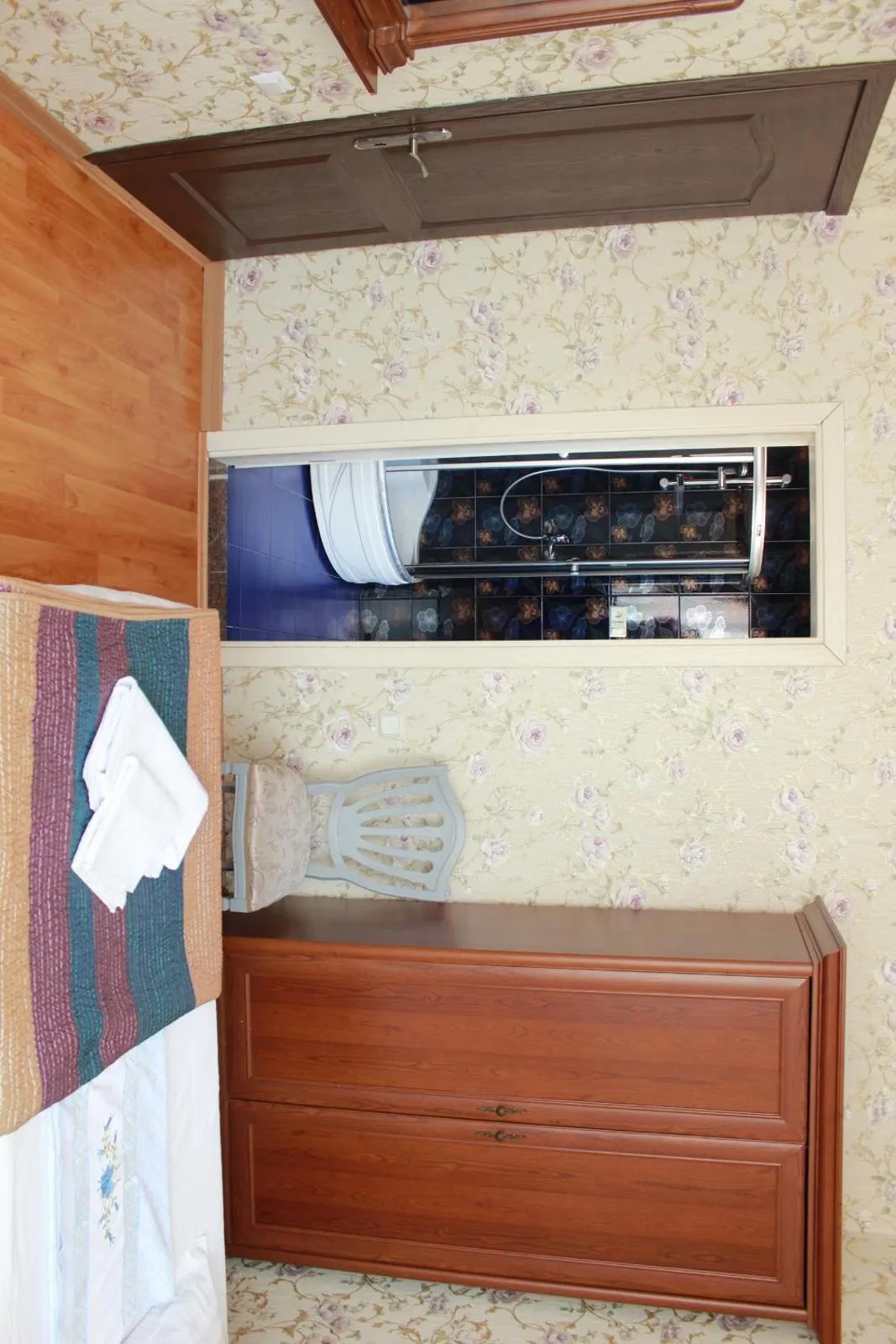 Shower in Hotel Elegant Garden