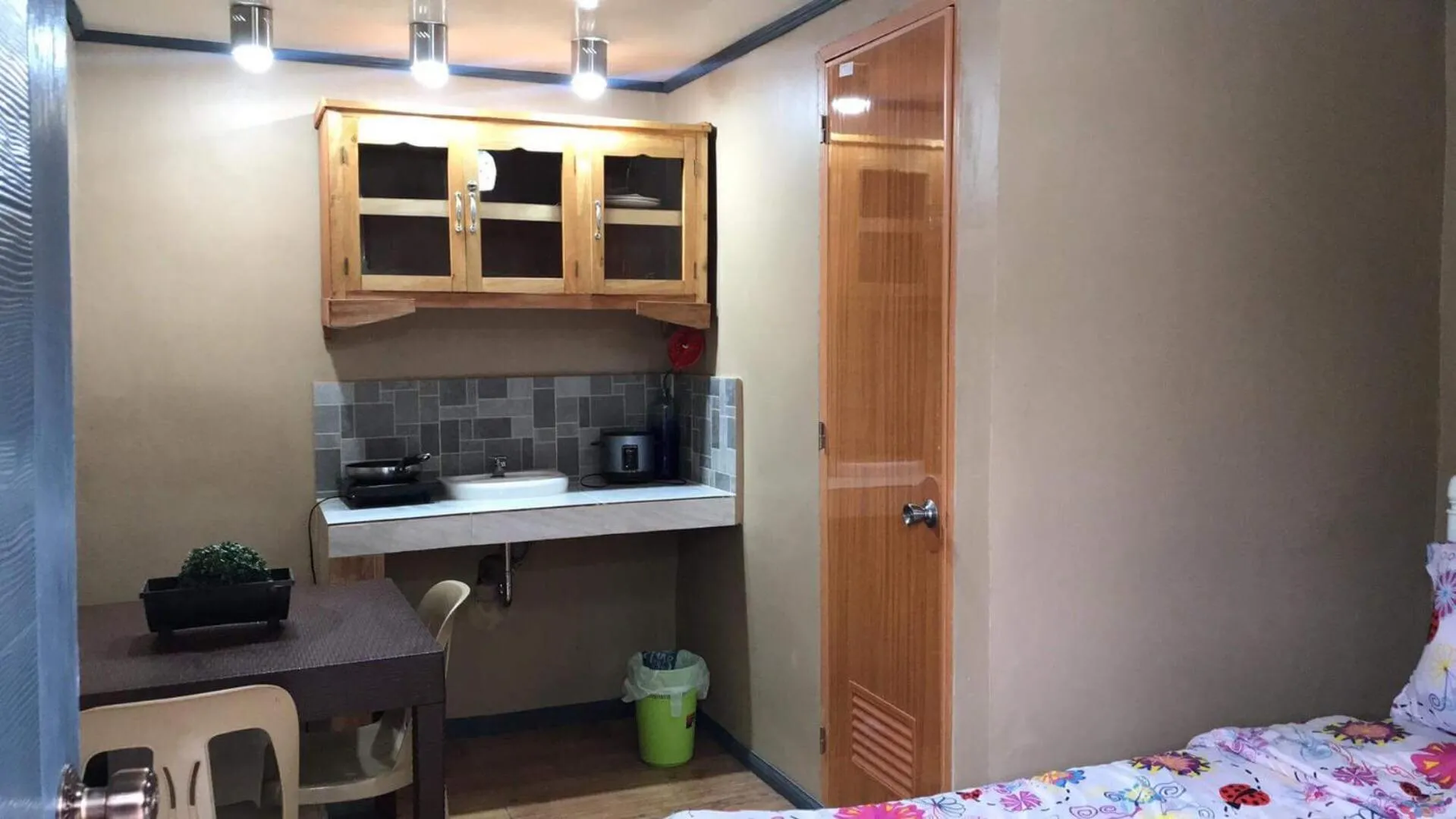 Bed in 25th RESIDENCES- LACSON BACOLOD