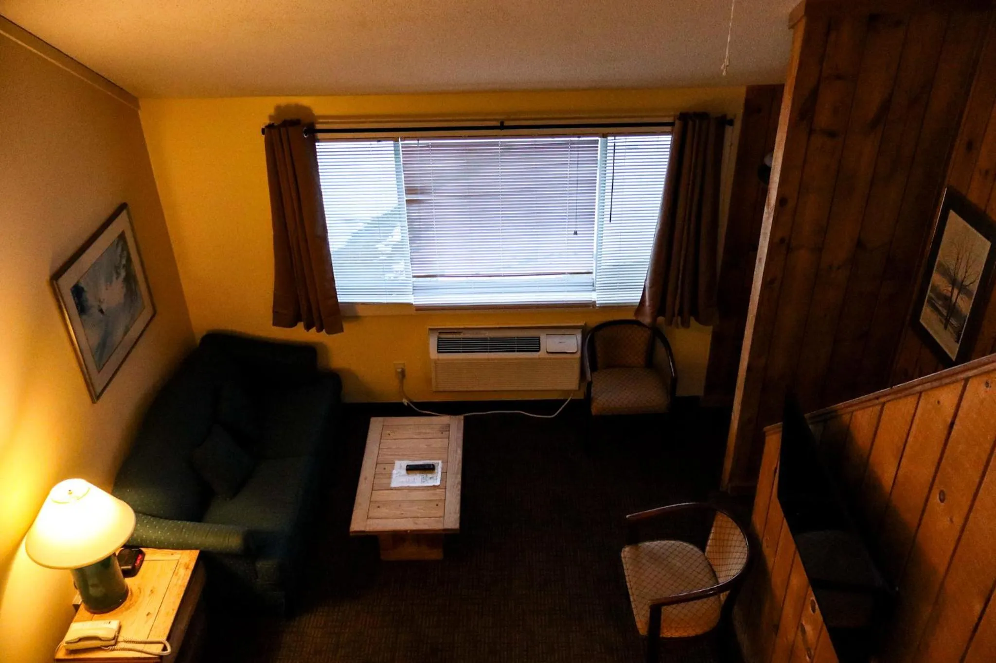 Living room in Snowy Owl Inn