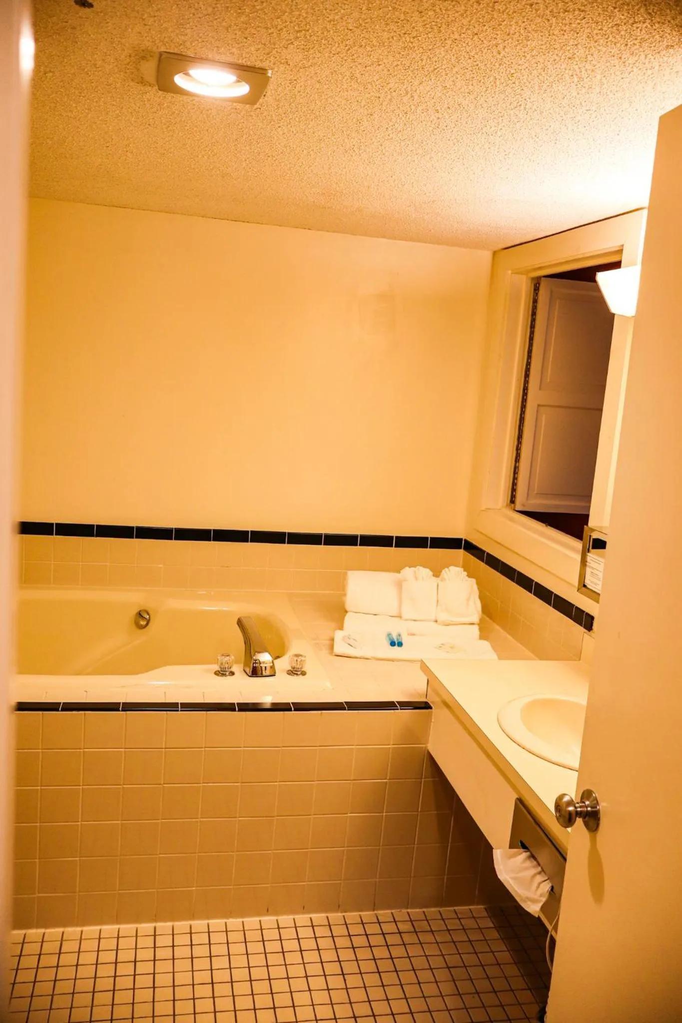 Bathroom in Snowy Owl Inn