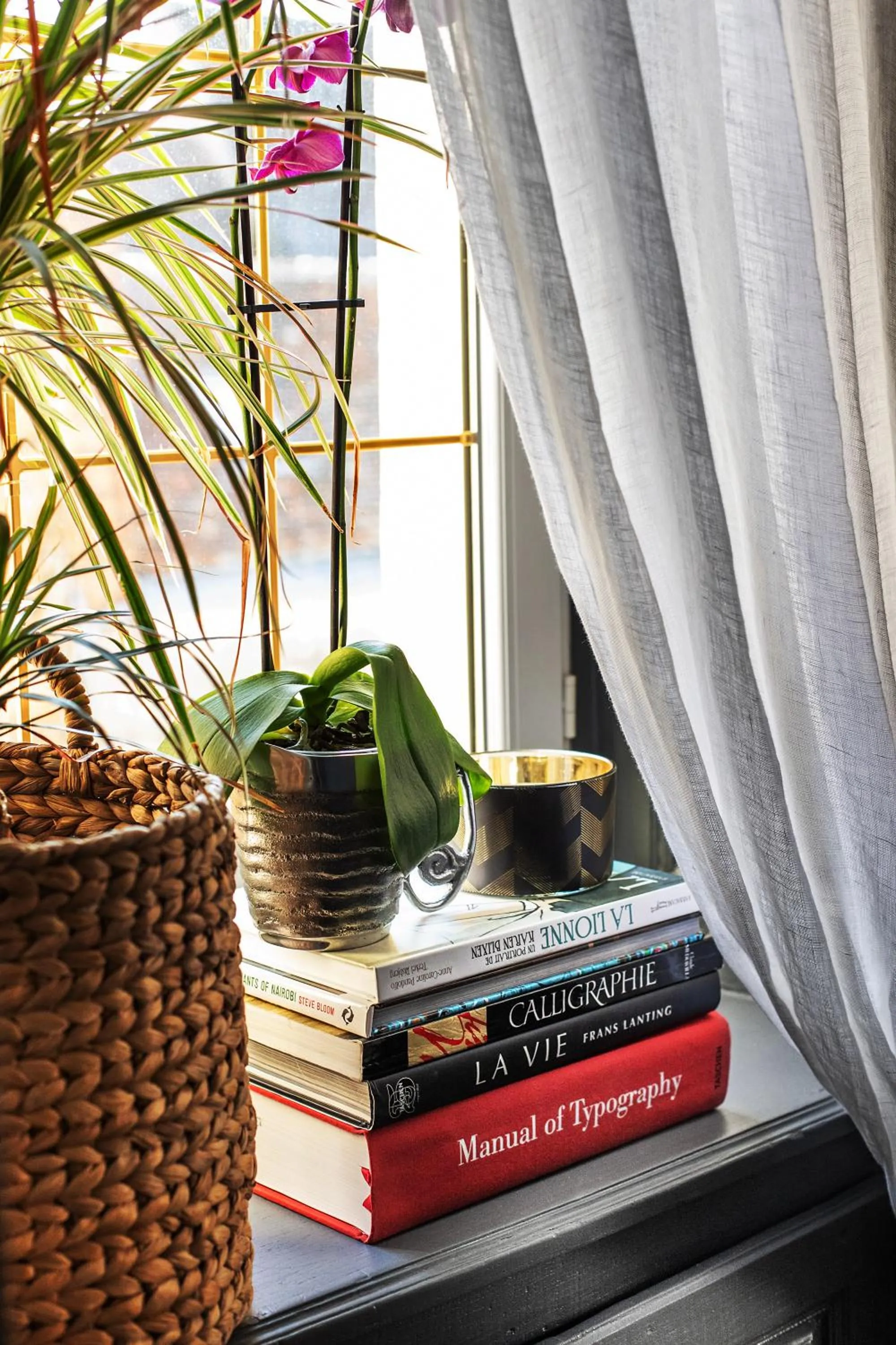 Decorative detail in LA BELLÊME BLEUE