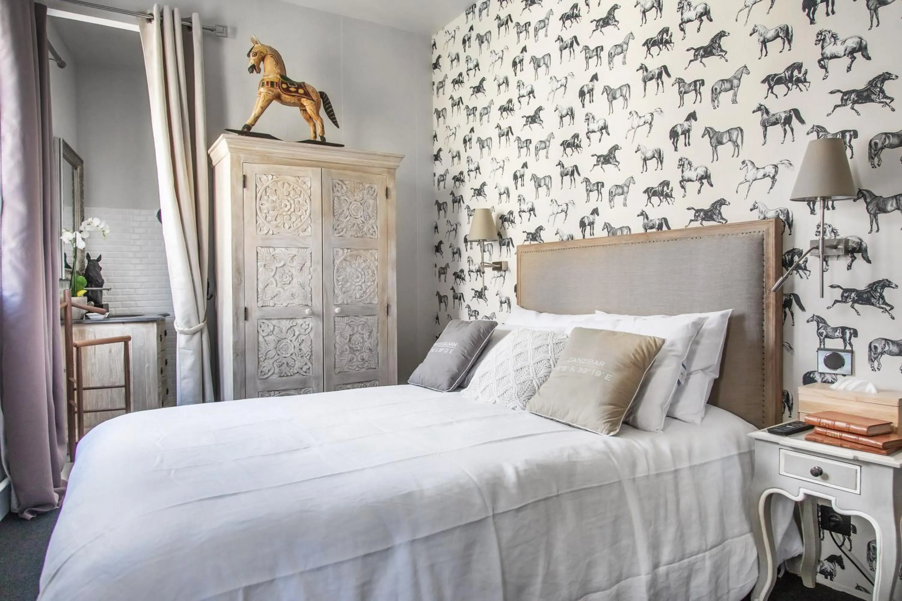 Bed in LA BELLÊME BLEUE