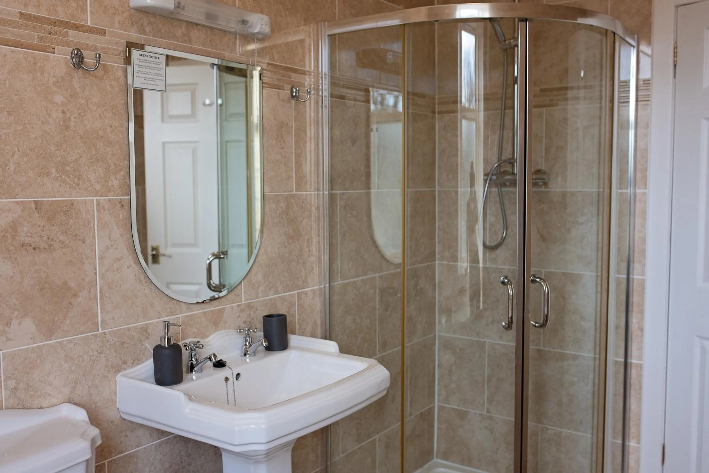 Bathroom in Glenesk Hotel