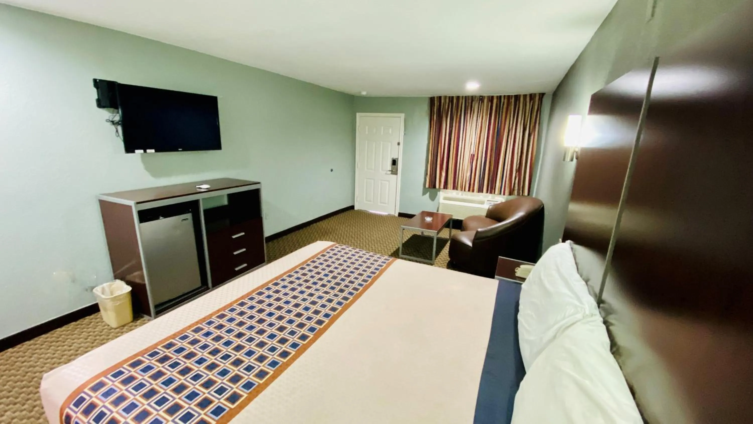 TV and multimedia, Bed in Home Place Inn and Suites-Hobby