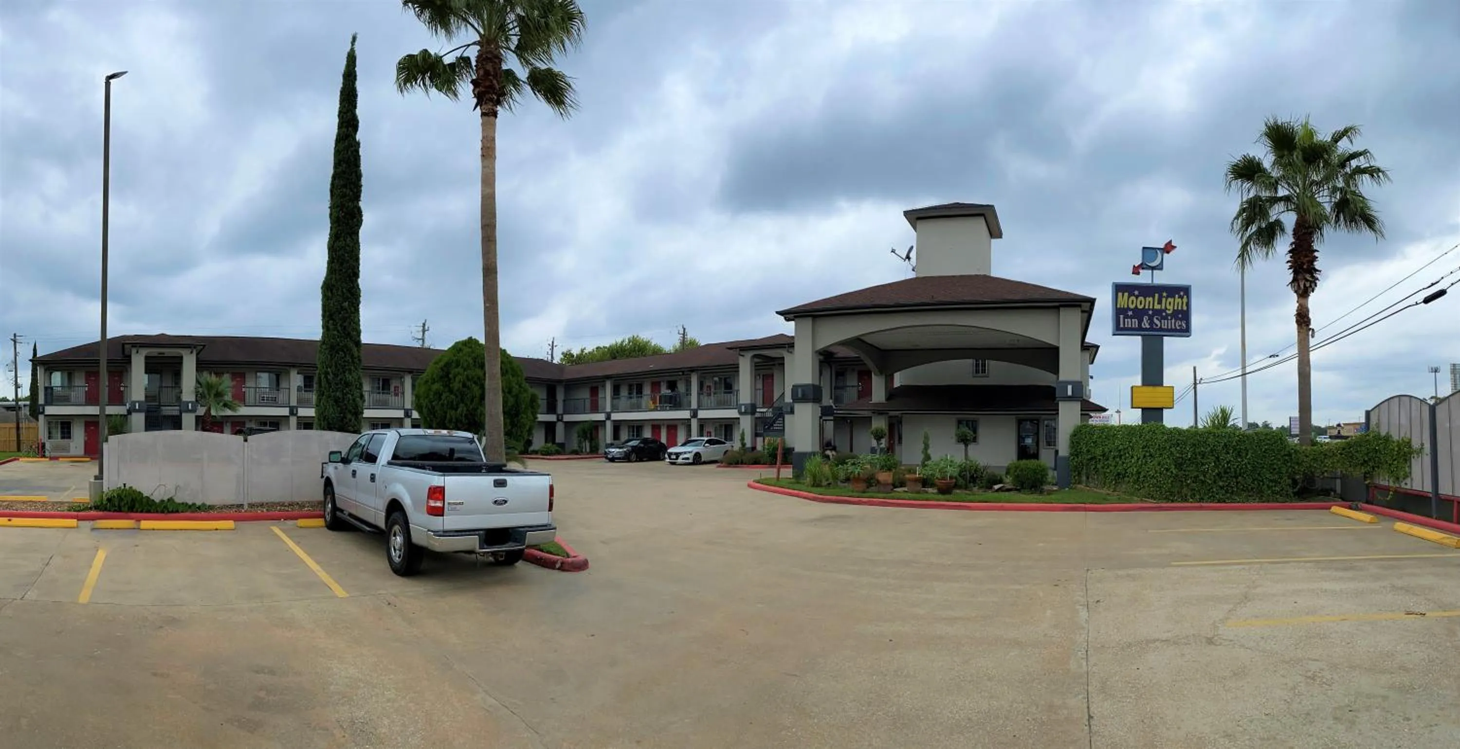 Property building in Home Place Inn and Suites-Hobby