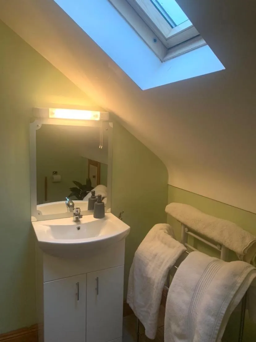 Bathroom, Bed in Kate's Rest