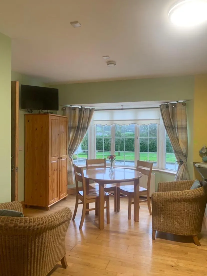 Evening entertainment in Kate's Rest