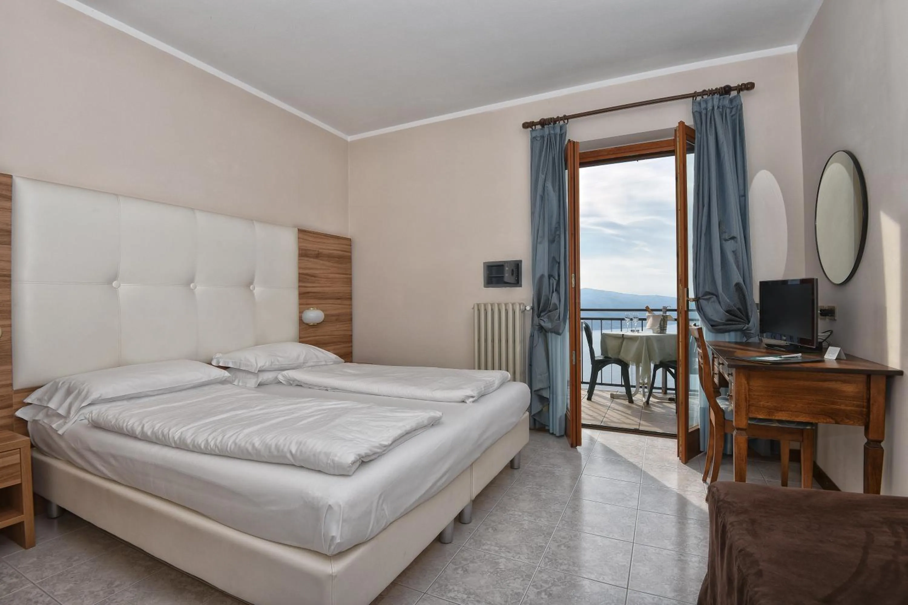 Bedroom, Bed in Hotel Gallo