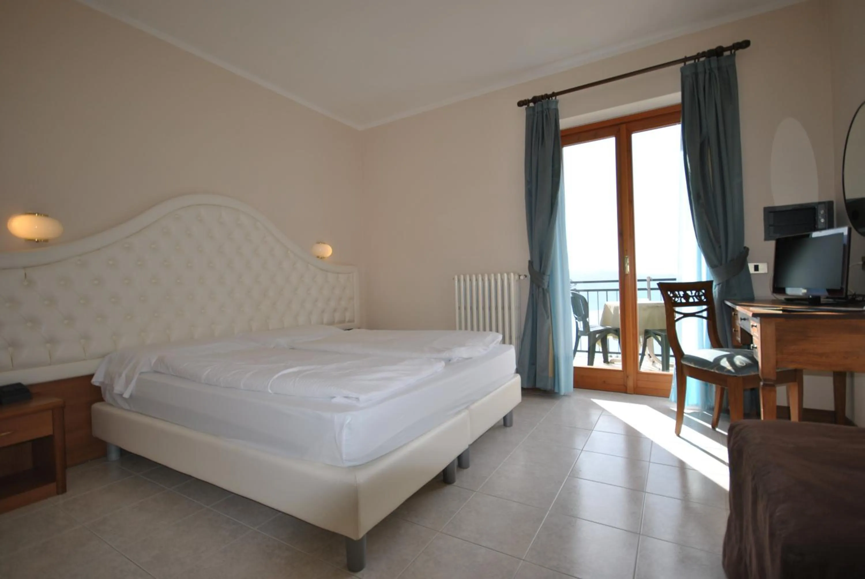 Photo of the whole room, Bed in Hotel Gallo