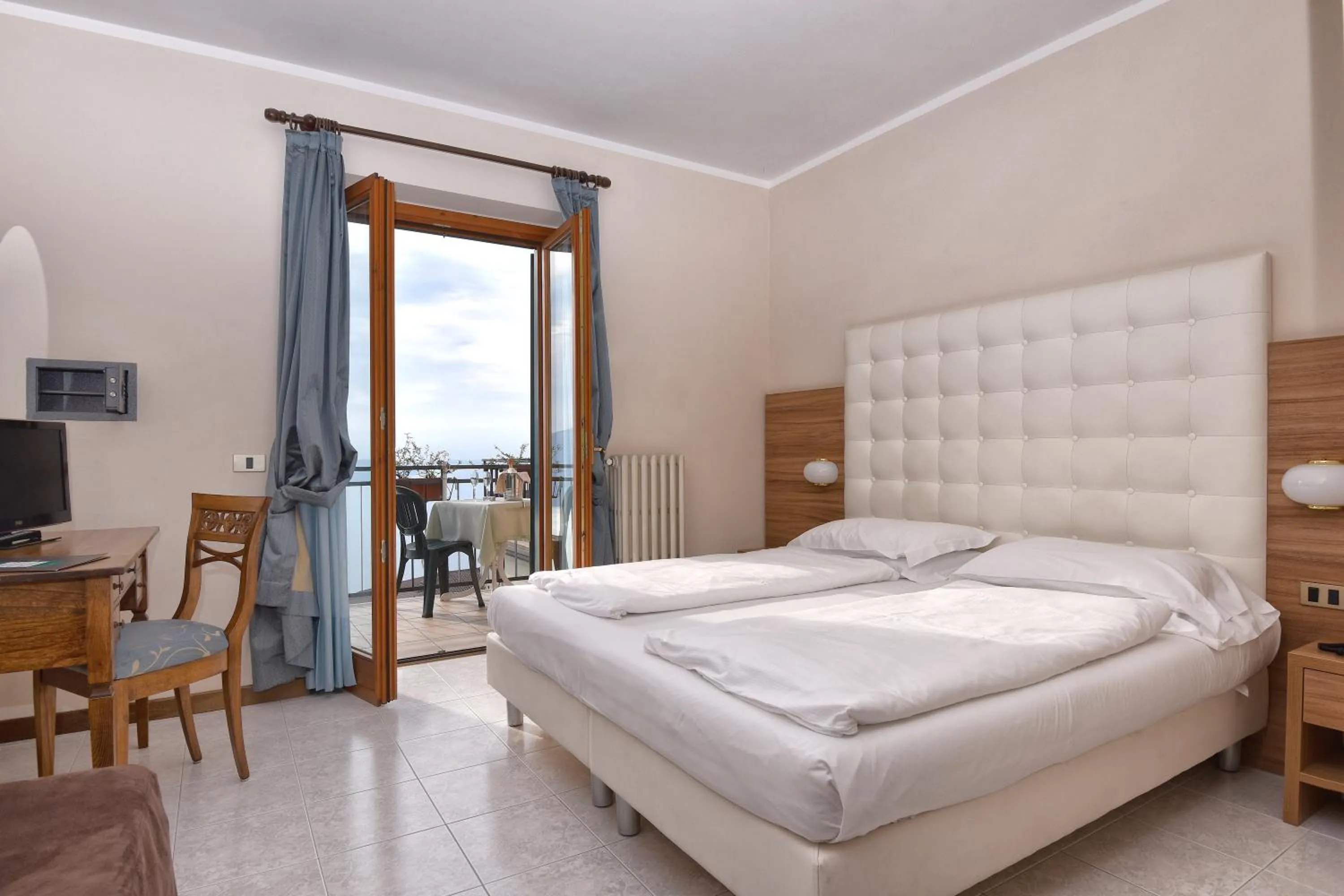 Bedroom, Bed in Hotel Gallo