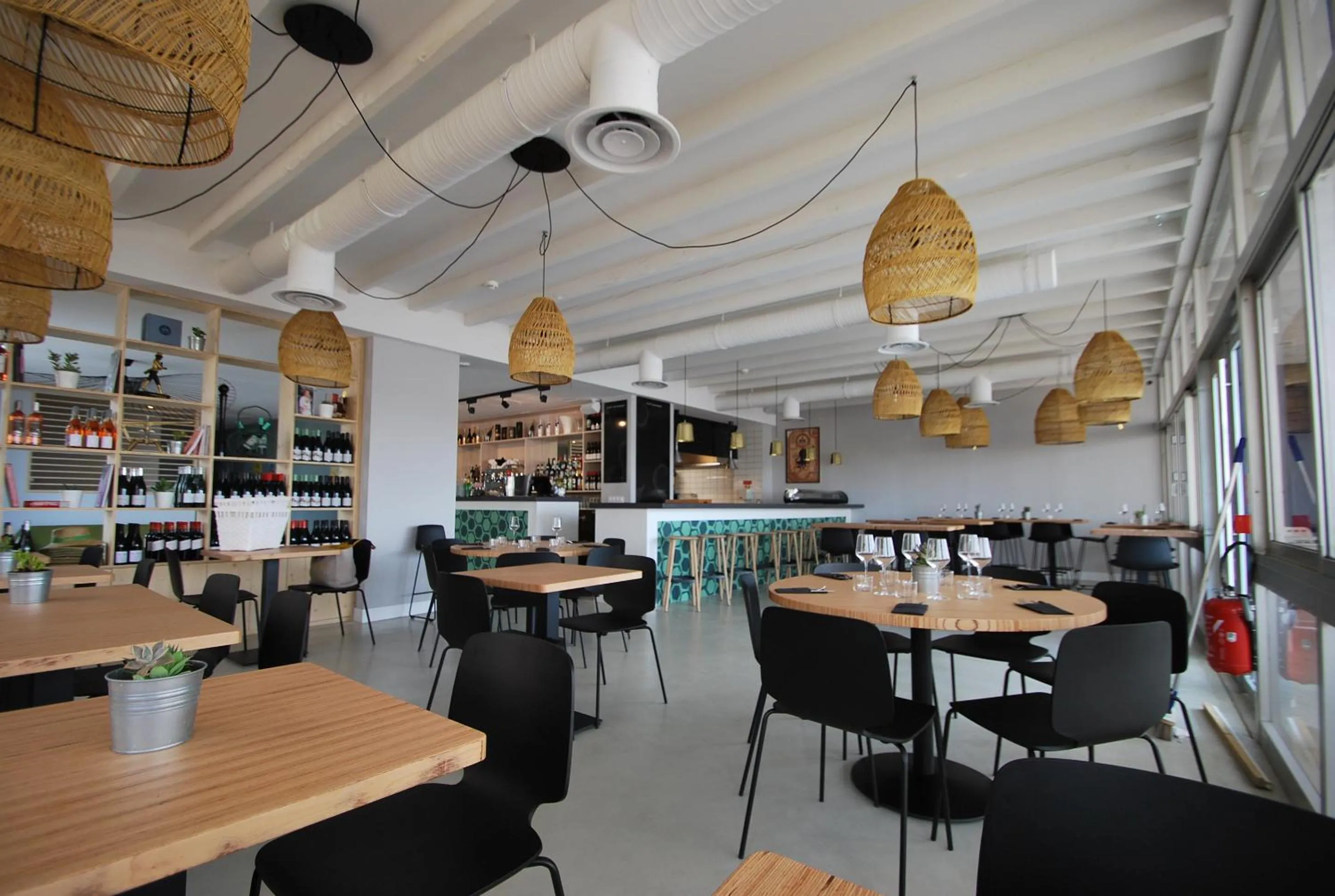 Restaurant/places to eat in Hôtel Café Miramar