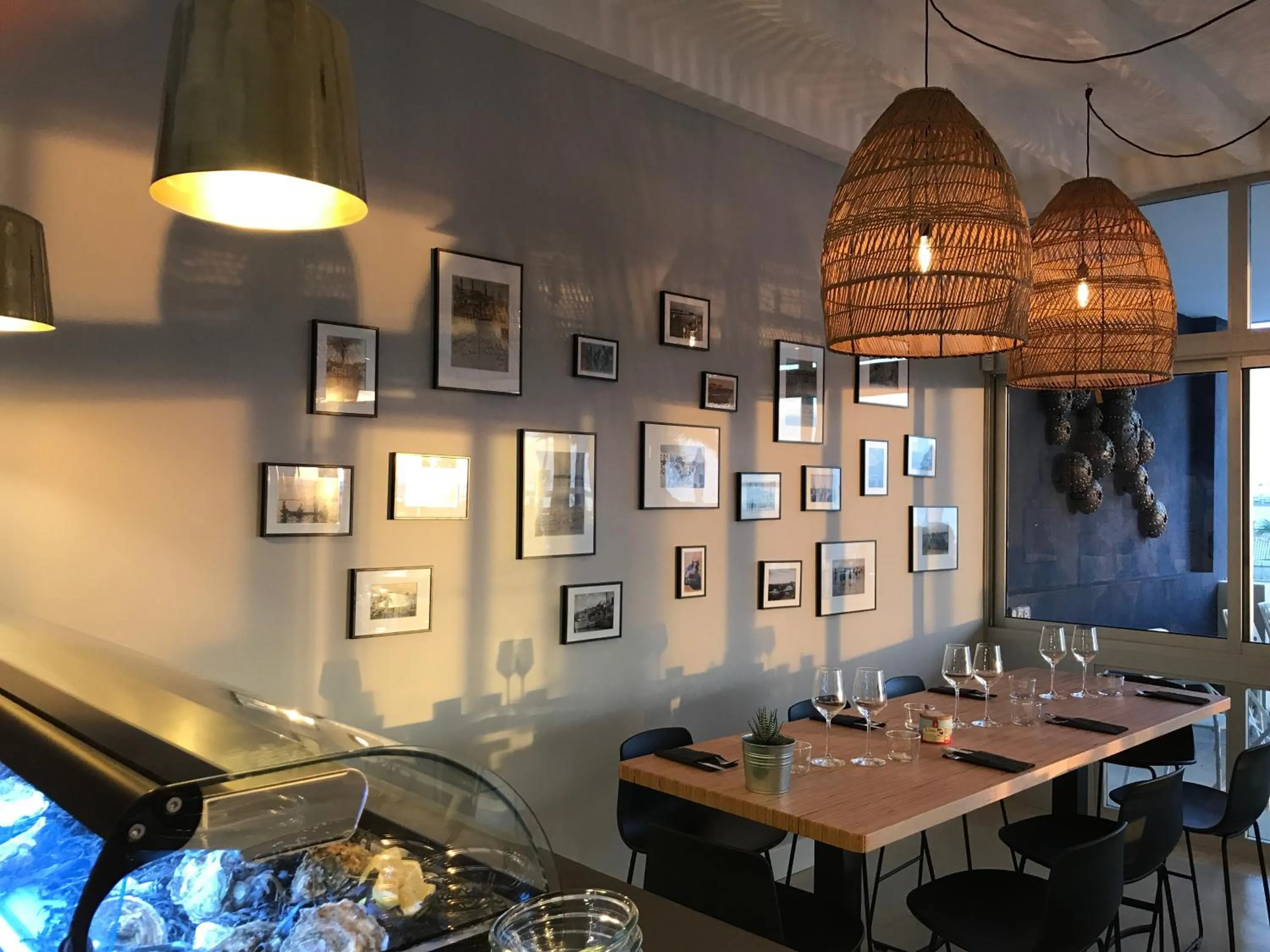 Restaurant/places to eat in Hôtel Café Miramar