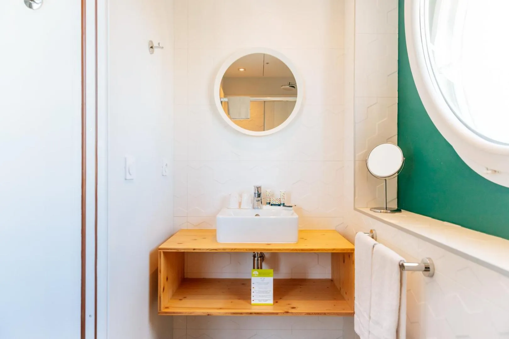 Bathroom in Hôtel Café Miramar