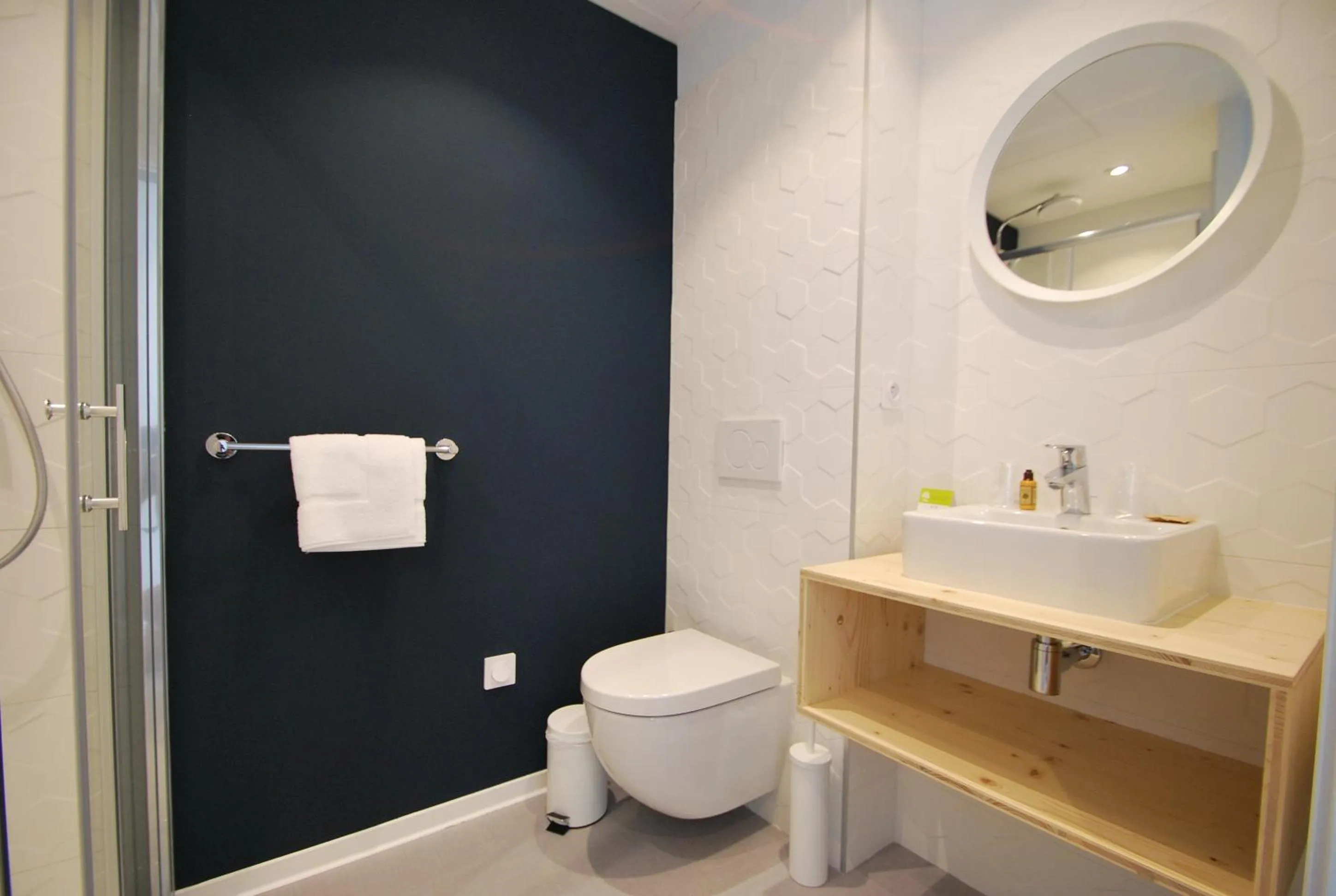 Toilet in Hôtel Café Miramar