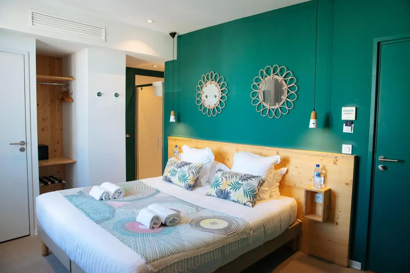 Double Room with Extra Bed - City View in Hôtel Café Miramar Double Room with Extra Bed - City View in Hôtel Café Miramar