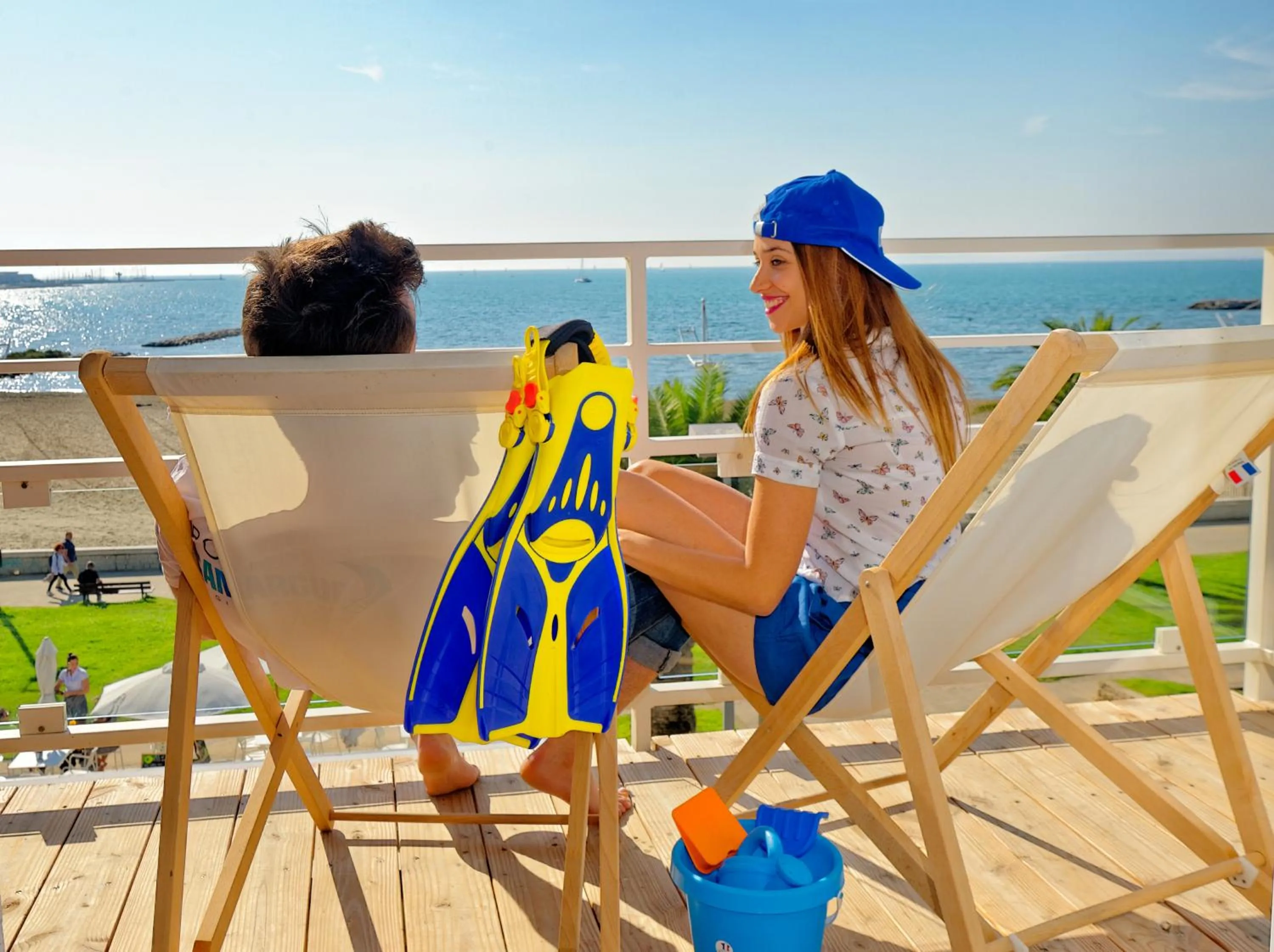 People in Hôtel Café Miramar