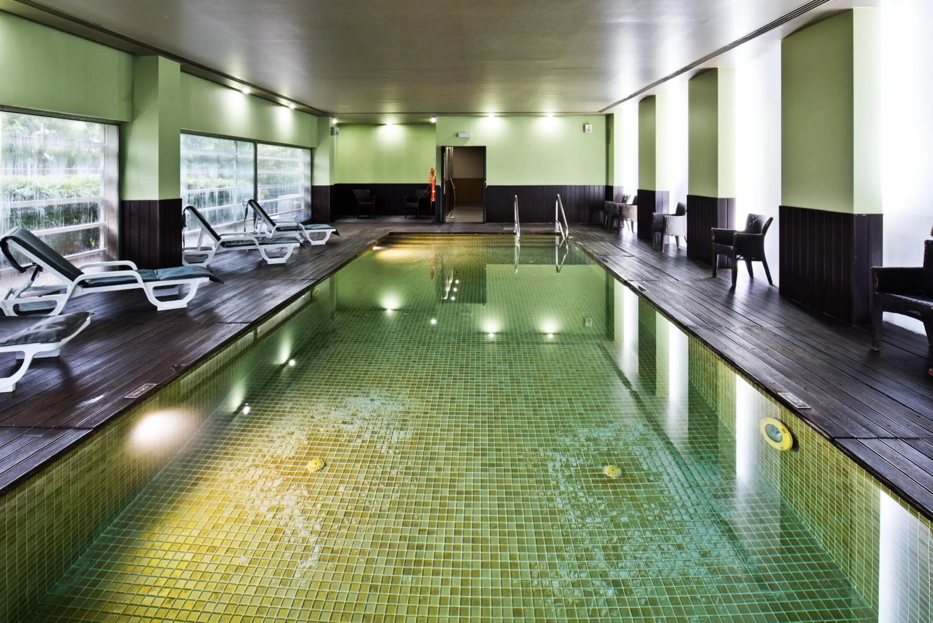 Swimming pool in Golden Tulip São João da Madeira Hotel