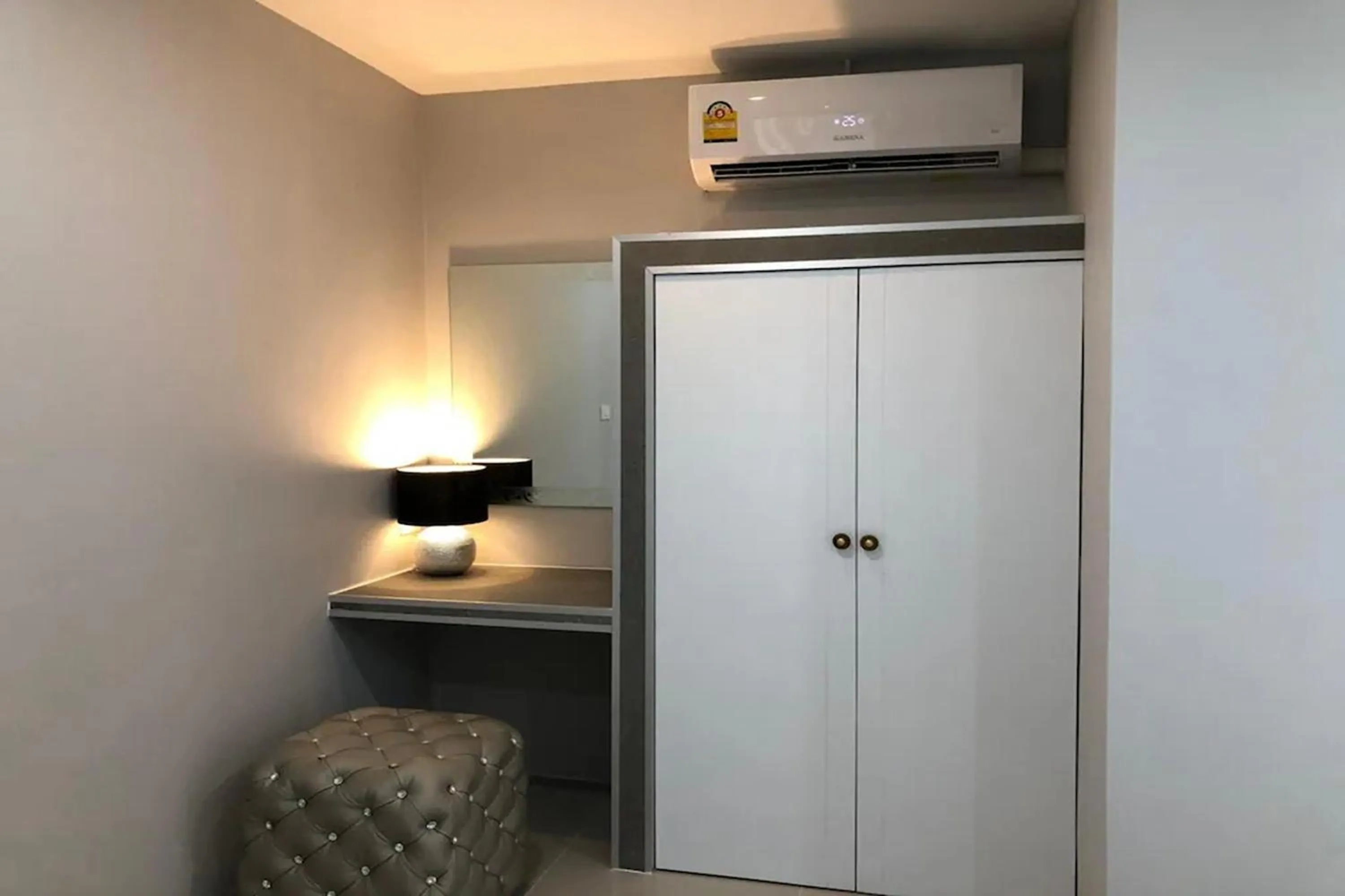 wardrobe in 51 Suanplu Residence