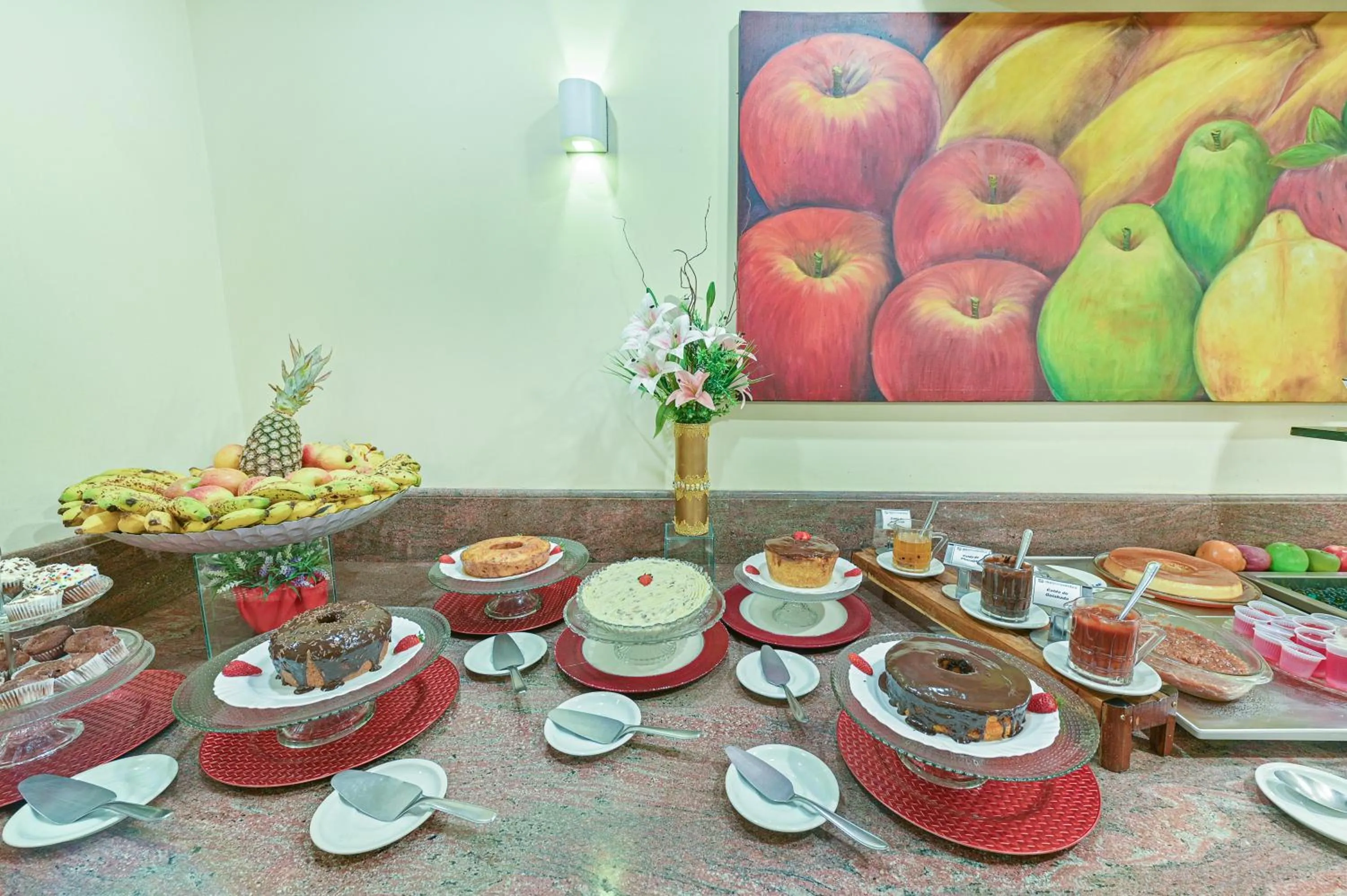 Breakfast in Hotel Dan Inn Campinas Cambuí - Um Hotel Clássico em Campinas By Nacional Inn