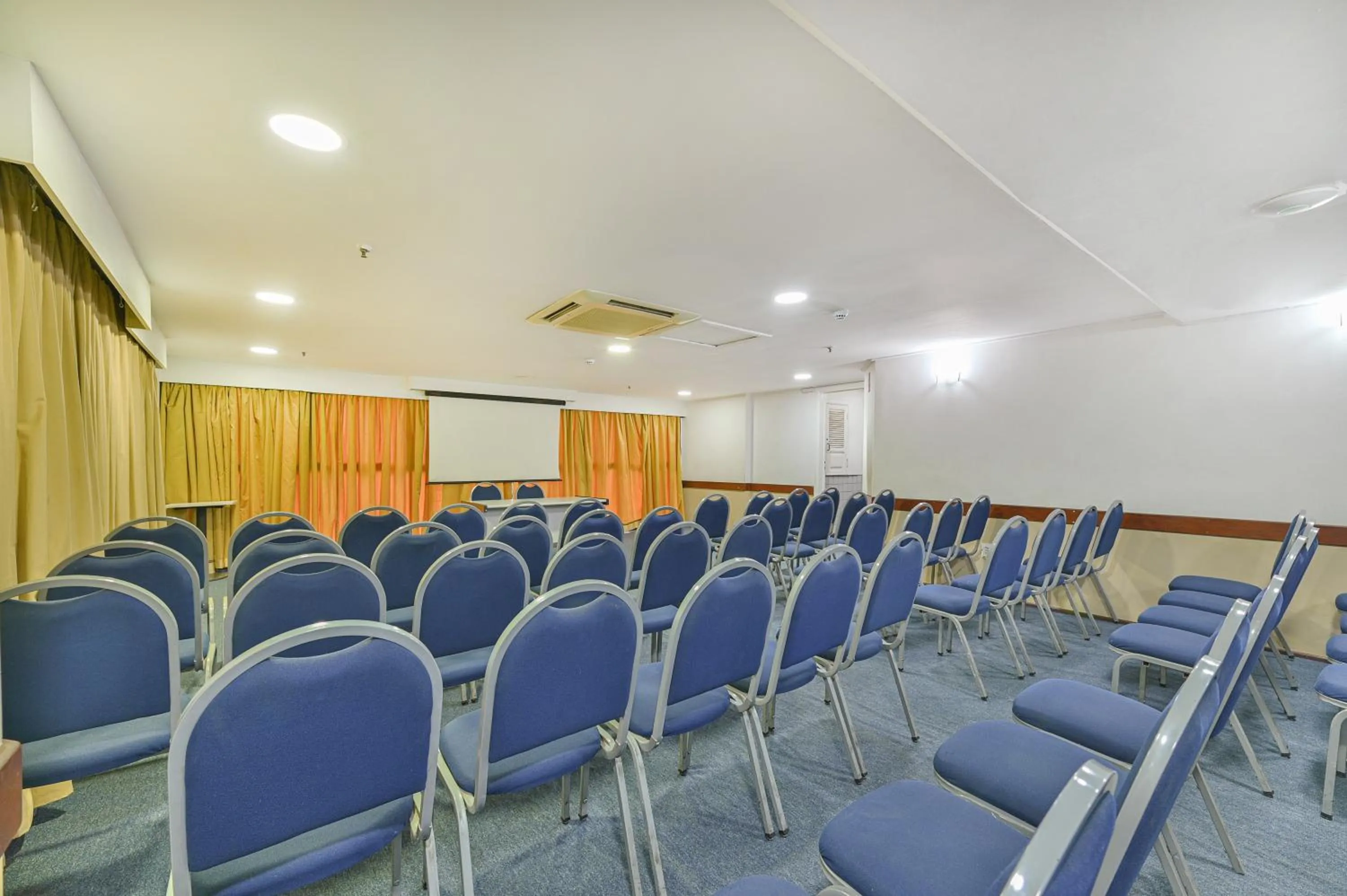 Meeting/conference room in Hotel Dan Inn Campinas Cambuí - Um Hotel Clássico em Campinas By Nacional Inn