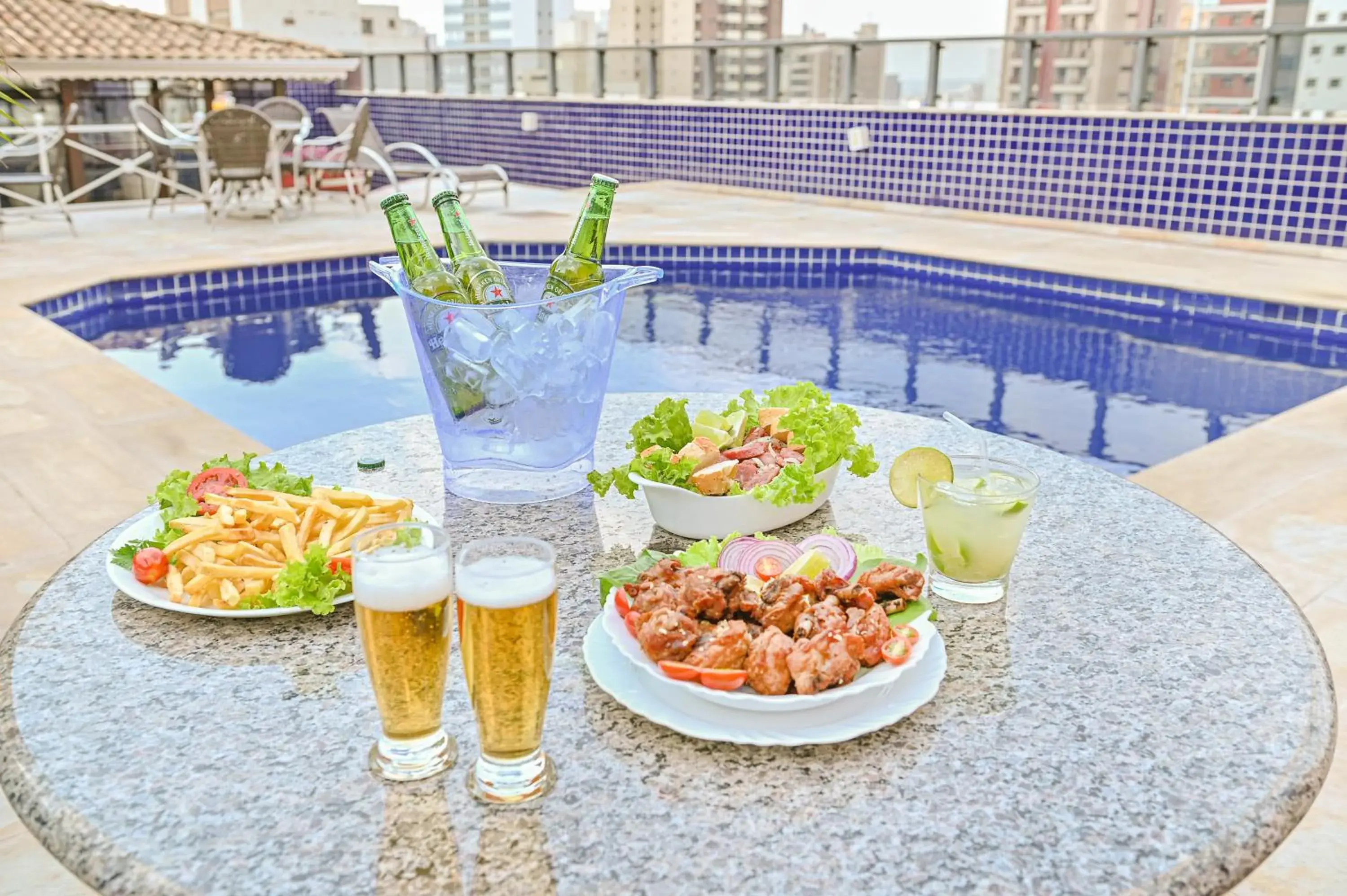 Swimming pool in Hotel Dan Inn Campinas Cambuí - Um Hotel Clássico em Campinas By Nacional Inn Swimming pool in Hotel Dan Inn Campinas Cambuí - Um Hotel Clássico em Campinas By Nacional Inn