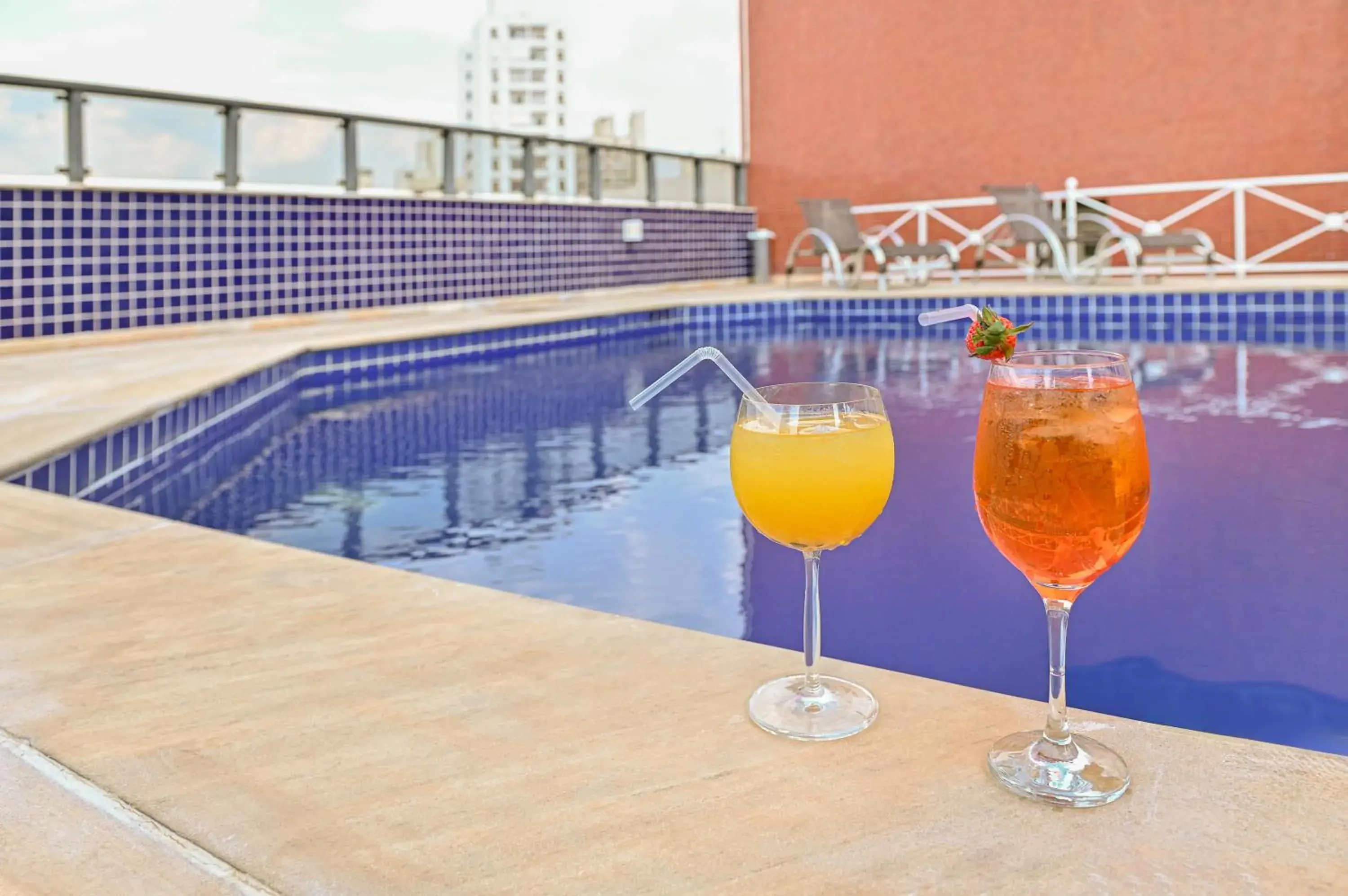 Swimming pool in Hotel Dan Inn Campinas Cambuí - Um Hotel Clássico em Campinas By Nacional Inn Swimming pool in Hotel Dan Inn Campinas Cambuí - Um Hotel Clássico em Campinas By Nacional Inn