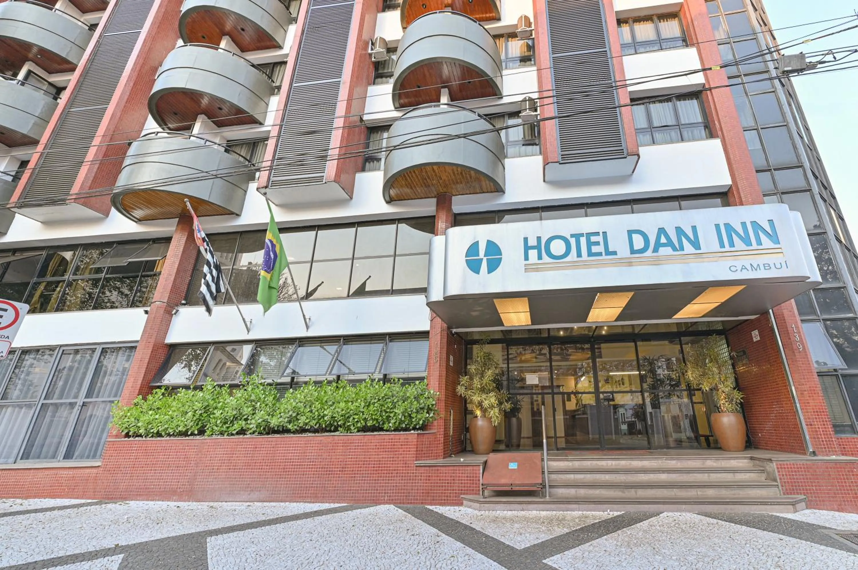 Facade/entrance in Hotel Dan Inn Campinas Cambuí - Um Hotel Clássico em Campinas By Nacional Inn