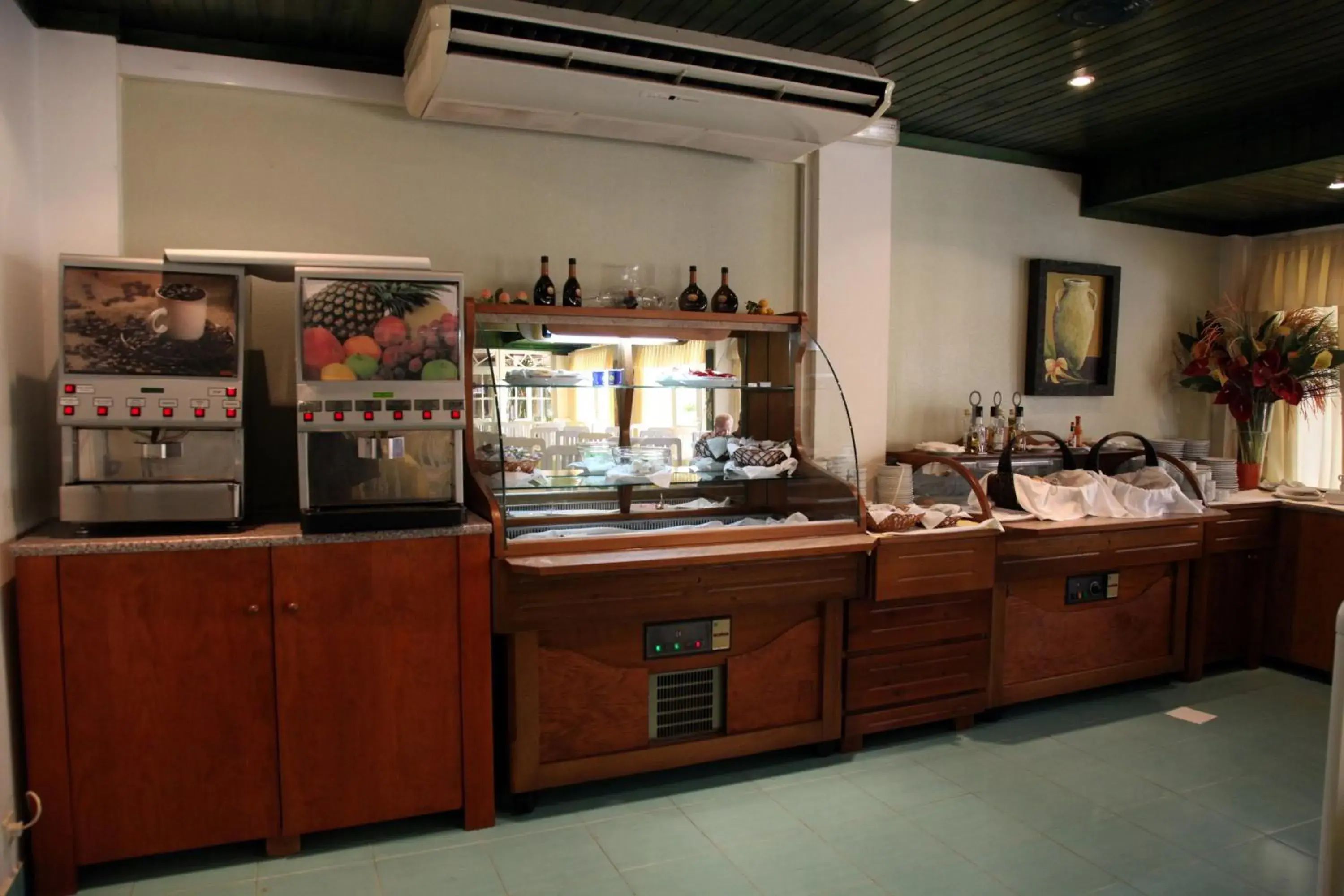 Food and drinks in Aparthotel Calema Avenida Jardim Food and drinks in Aparthotel Calema Avenida Jardim