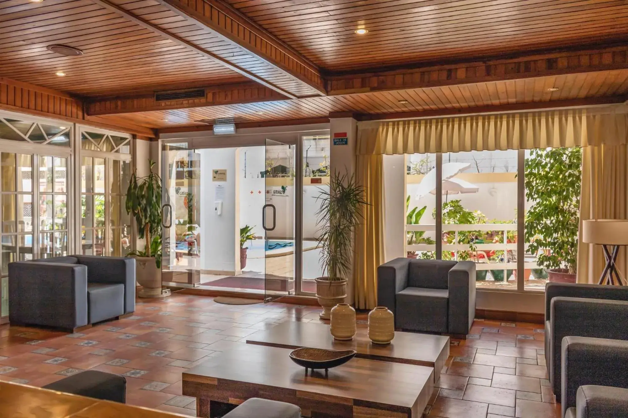 Living room in Aparthotel Calema Avenida Jardim Living room in Aparthotel Calema Avenida Jardim