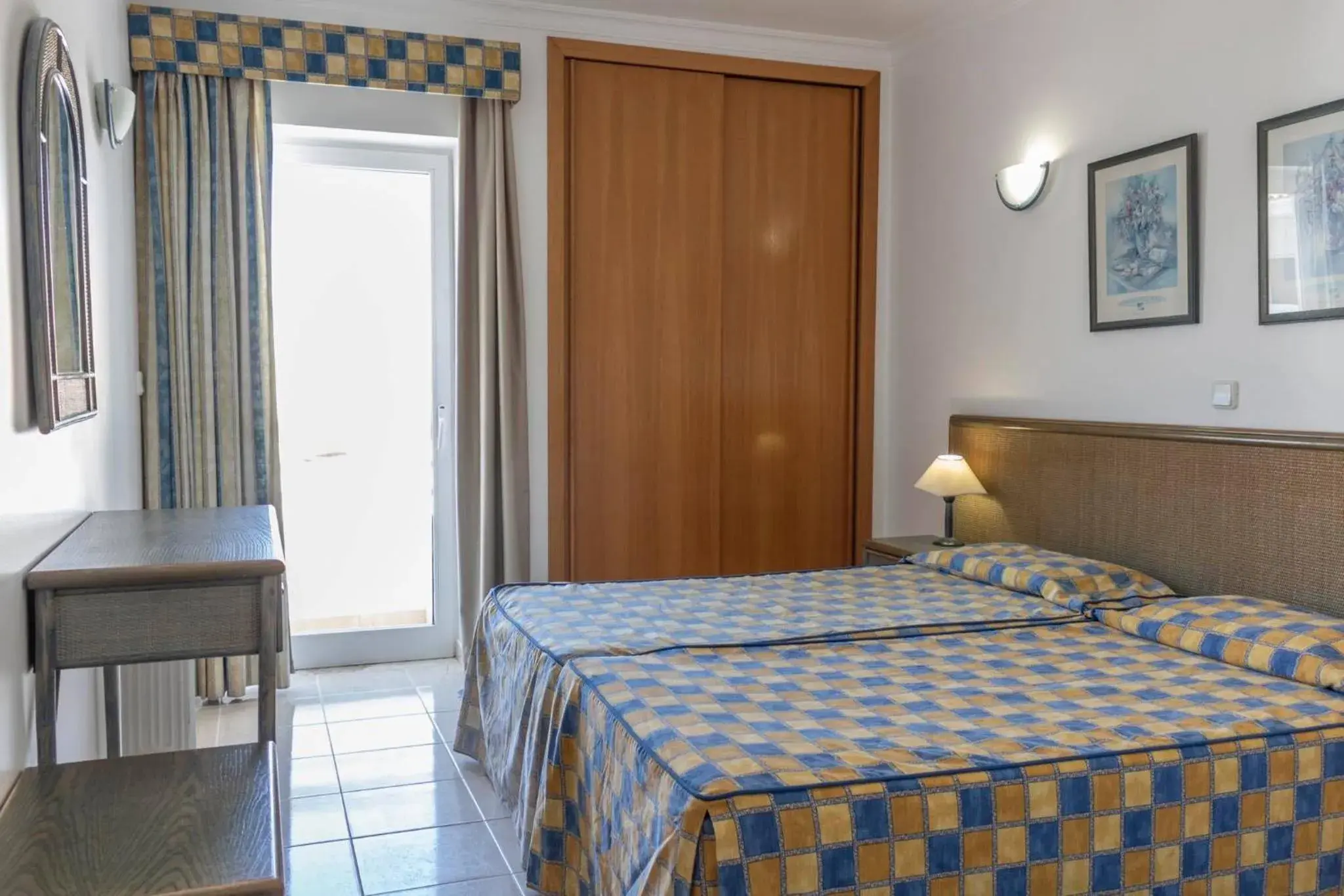 Bed in Aparthotel Calema Avenida Jardim Bed in Aparthotel Calema Avenida Jardim