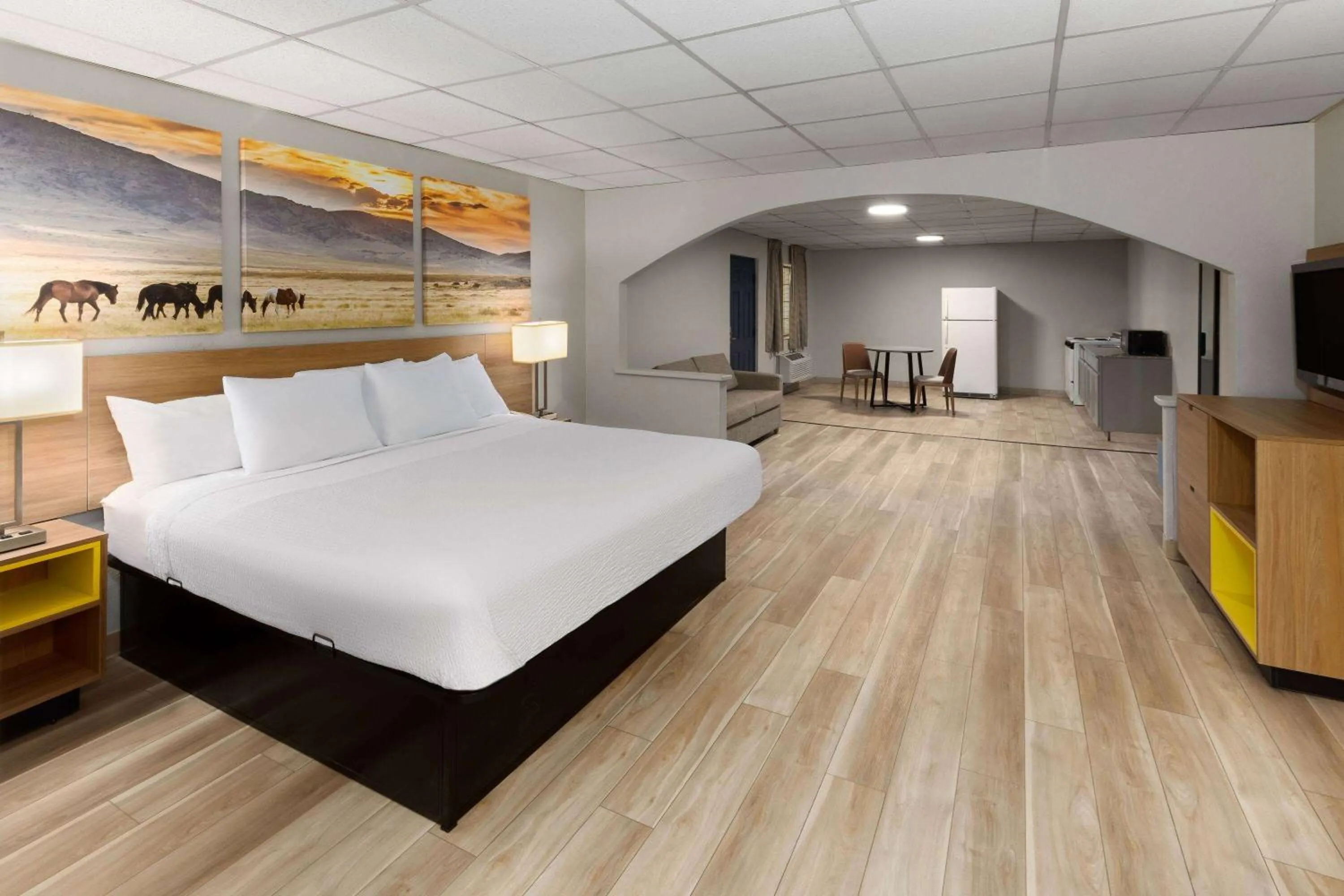 Photo of the whole room, Bed in Days Inn by Wyndham Oklahoma City